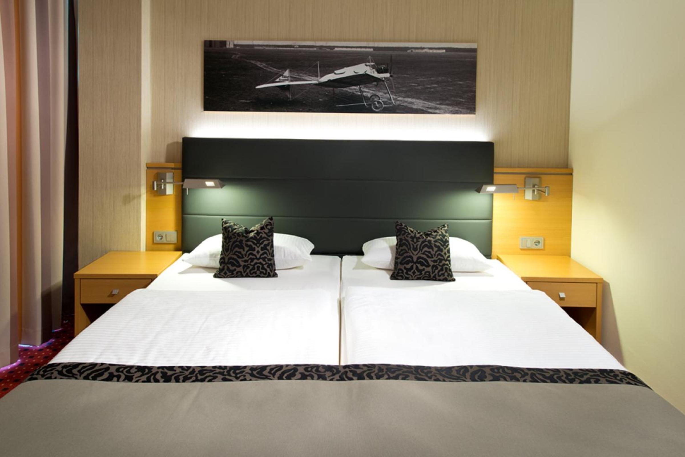 Executive Double Room thumbnail 5