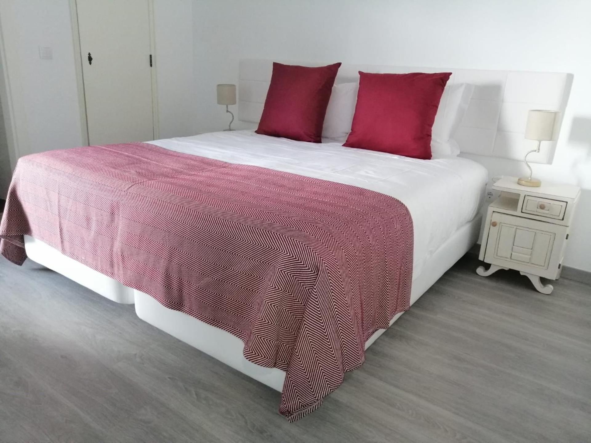 Double or Twin Room - Photo 9