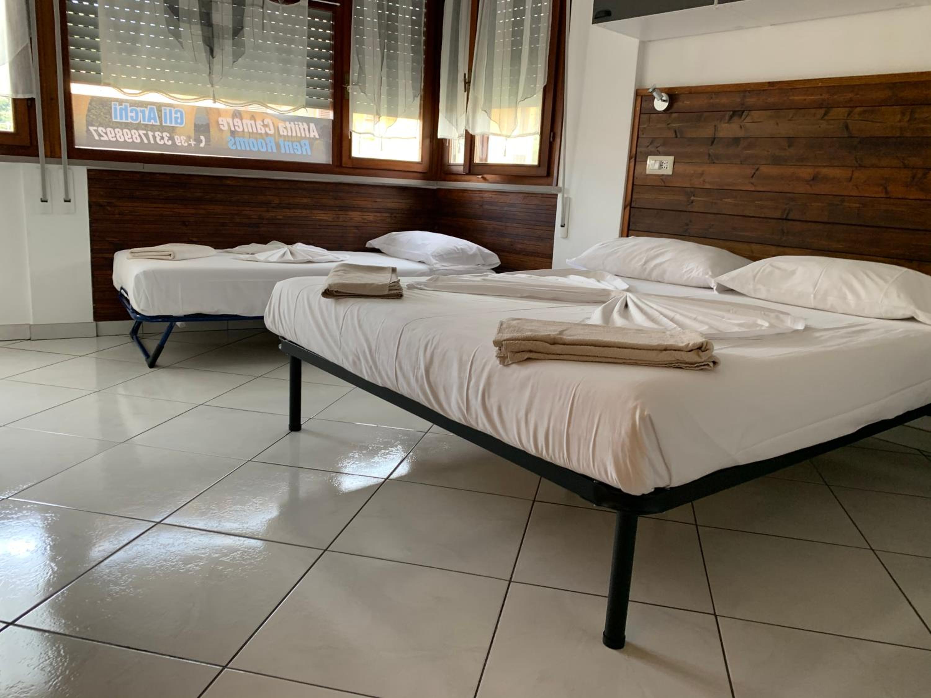 Quadruple Room with Private Bathroom - Photo 2