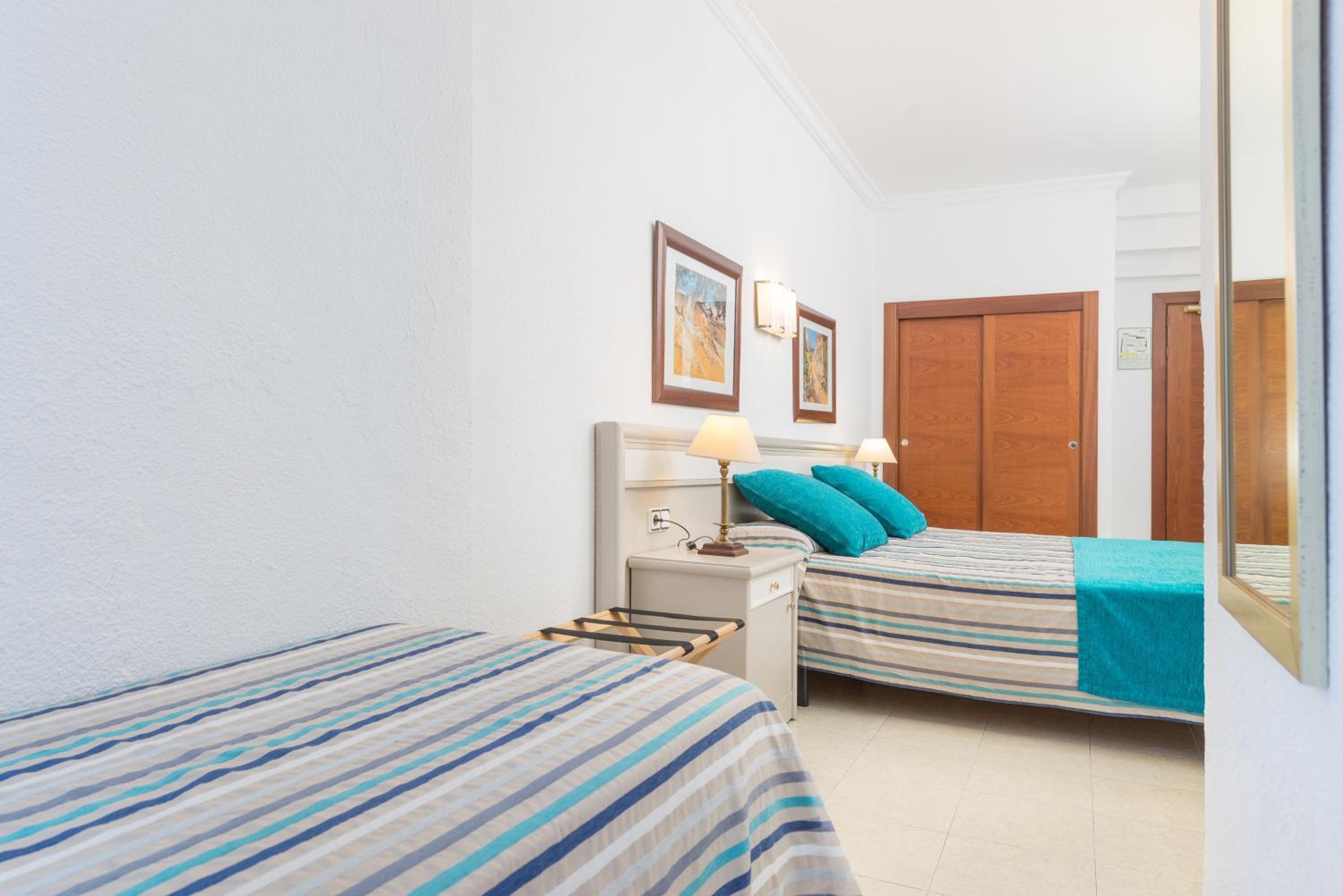 Triple Room With City View (2 Adults + 1 Child) thumbnail 6
