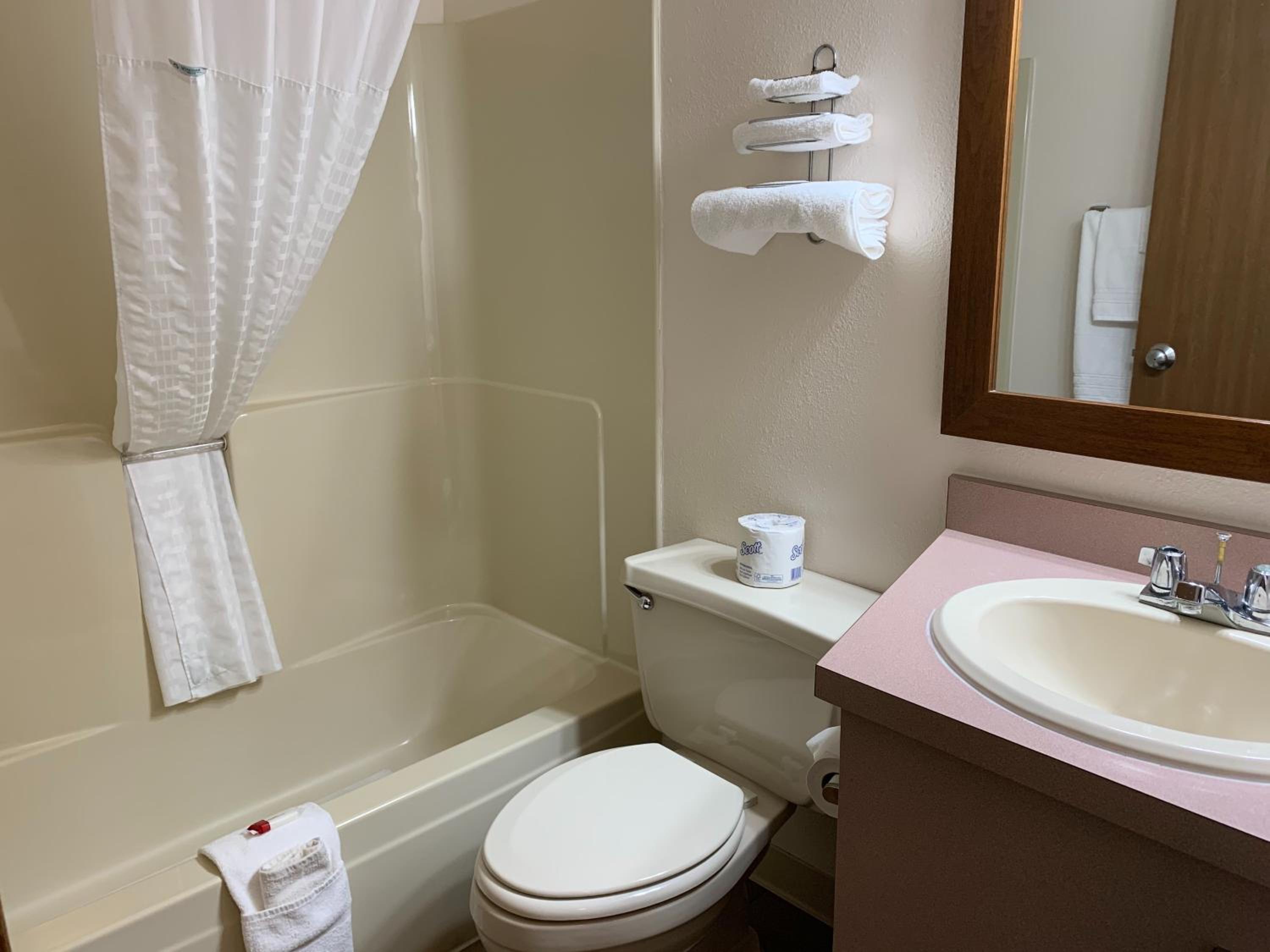 King Room - Non-Smoking - Photo 2