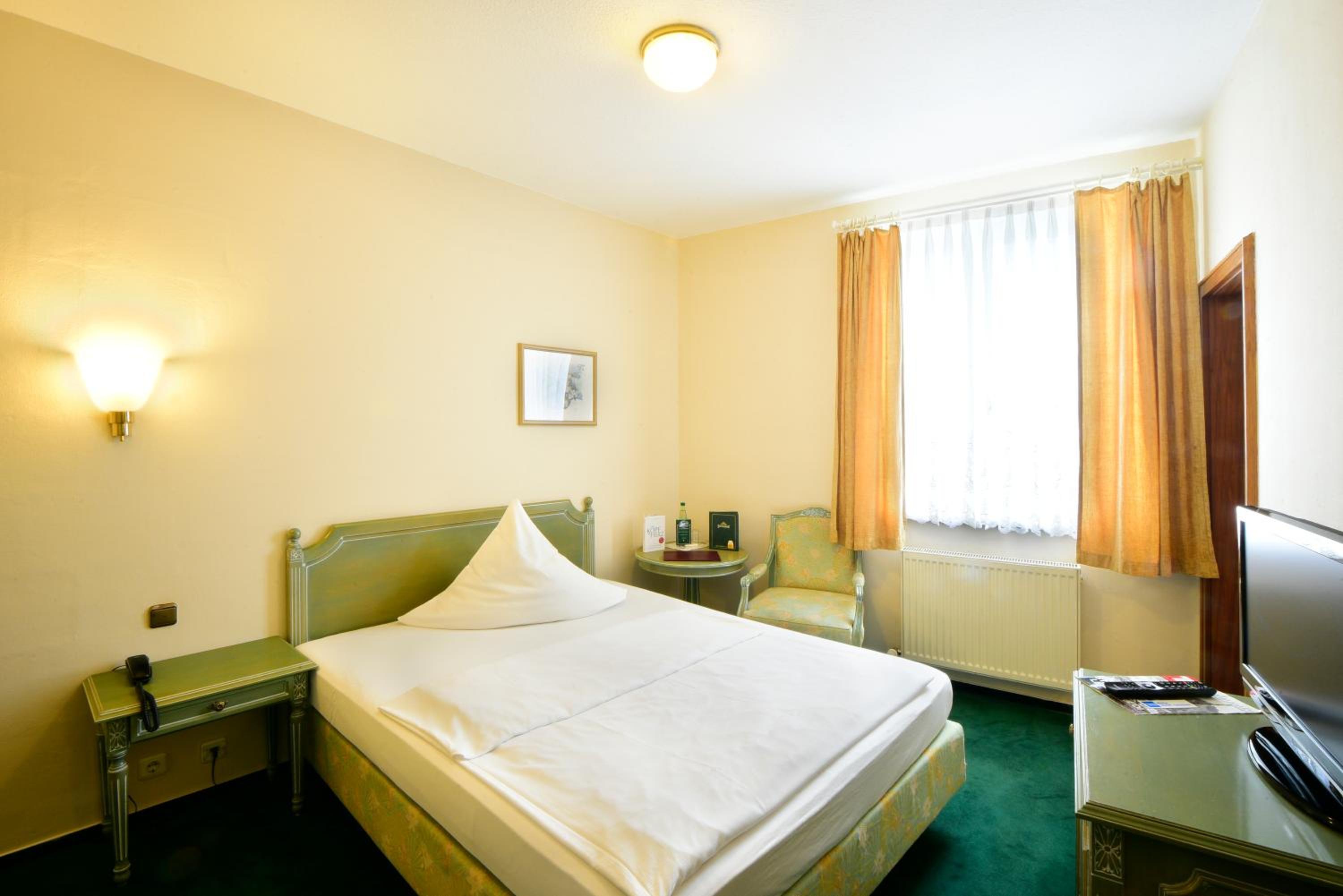 Single Room - Photo 2