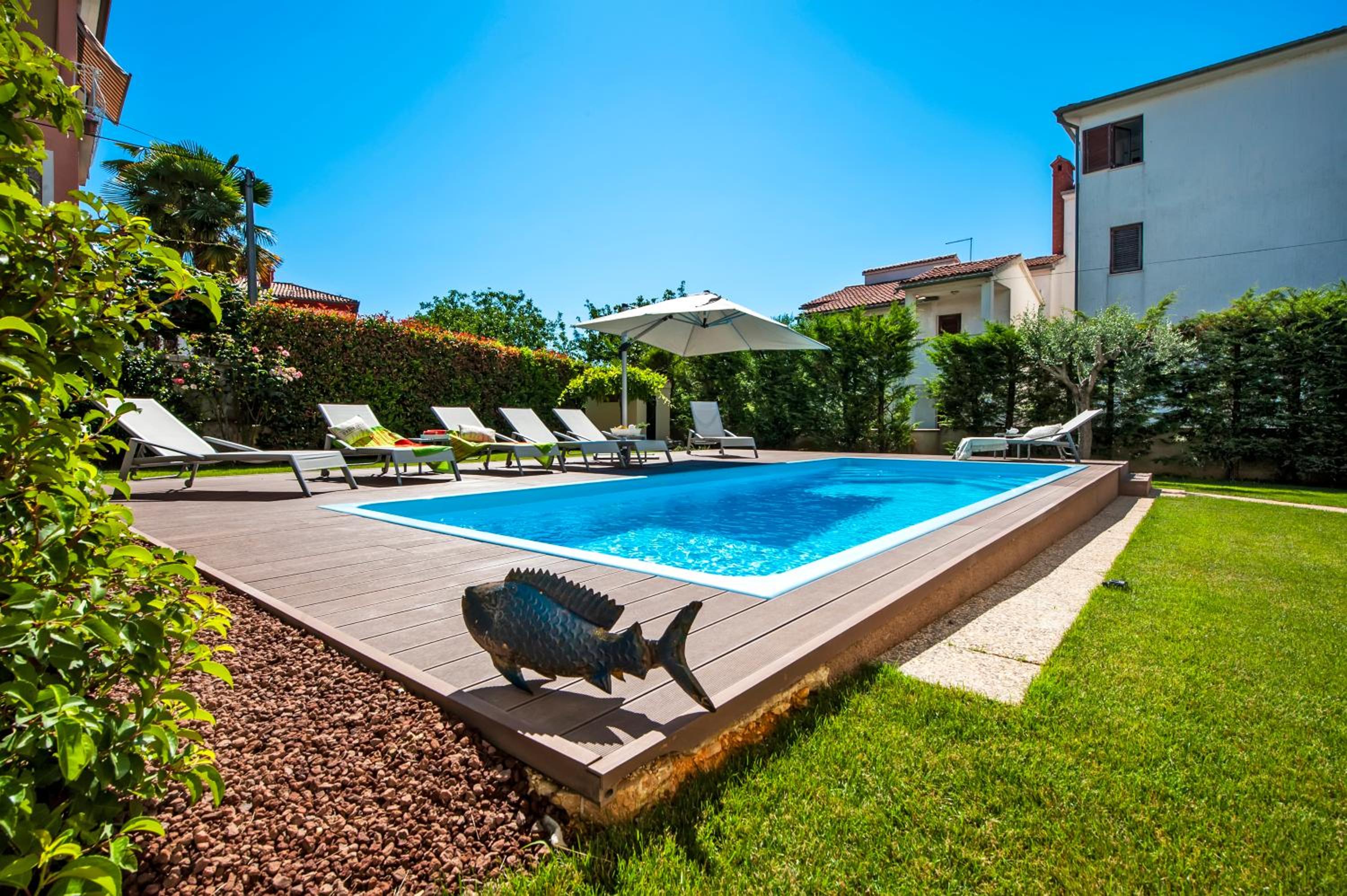 Four-Bedroom Apartment with Terrace - Photo 44