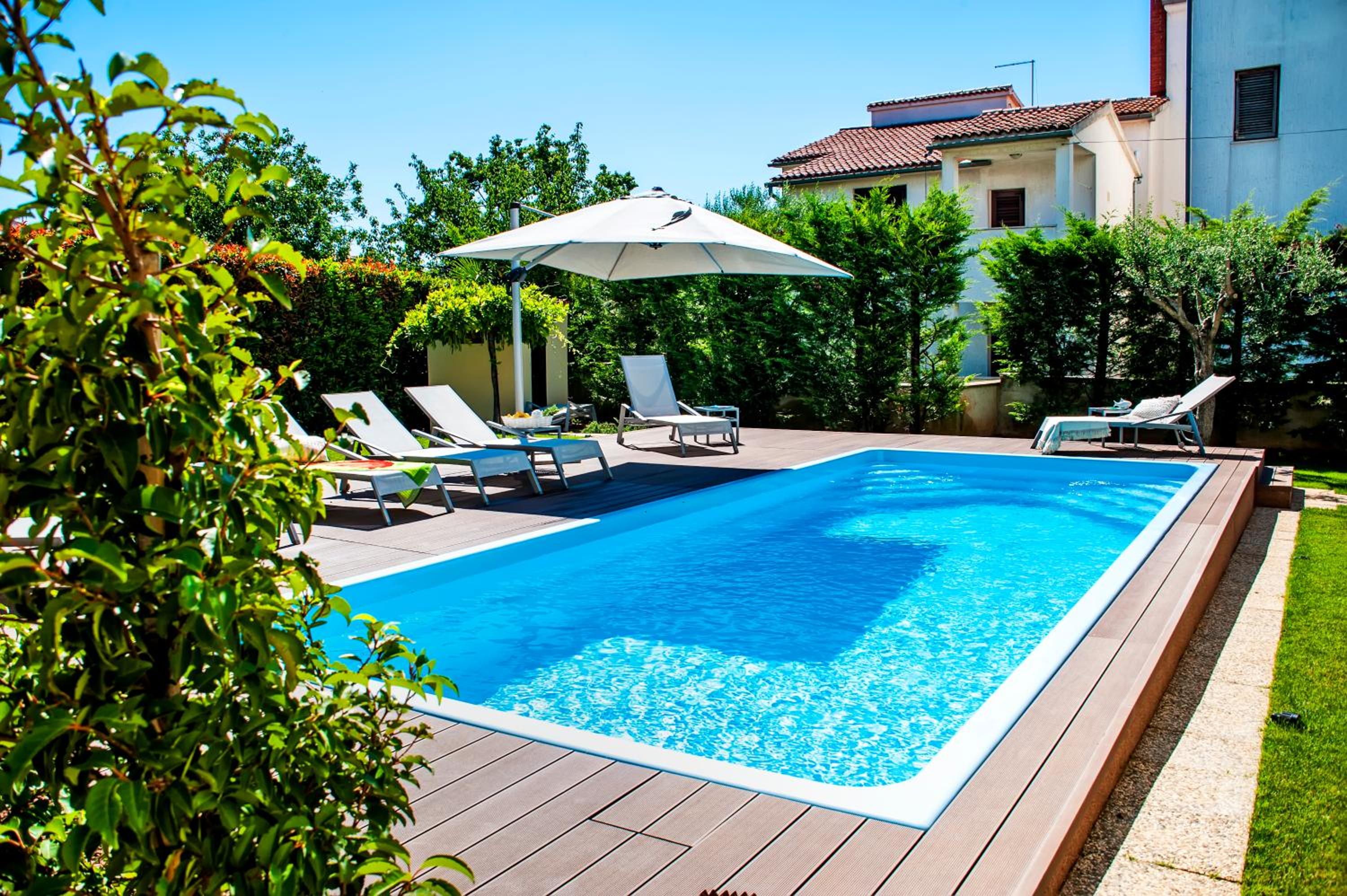 Four-Bedroom Apartment with Terrace - Photo 50
