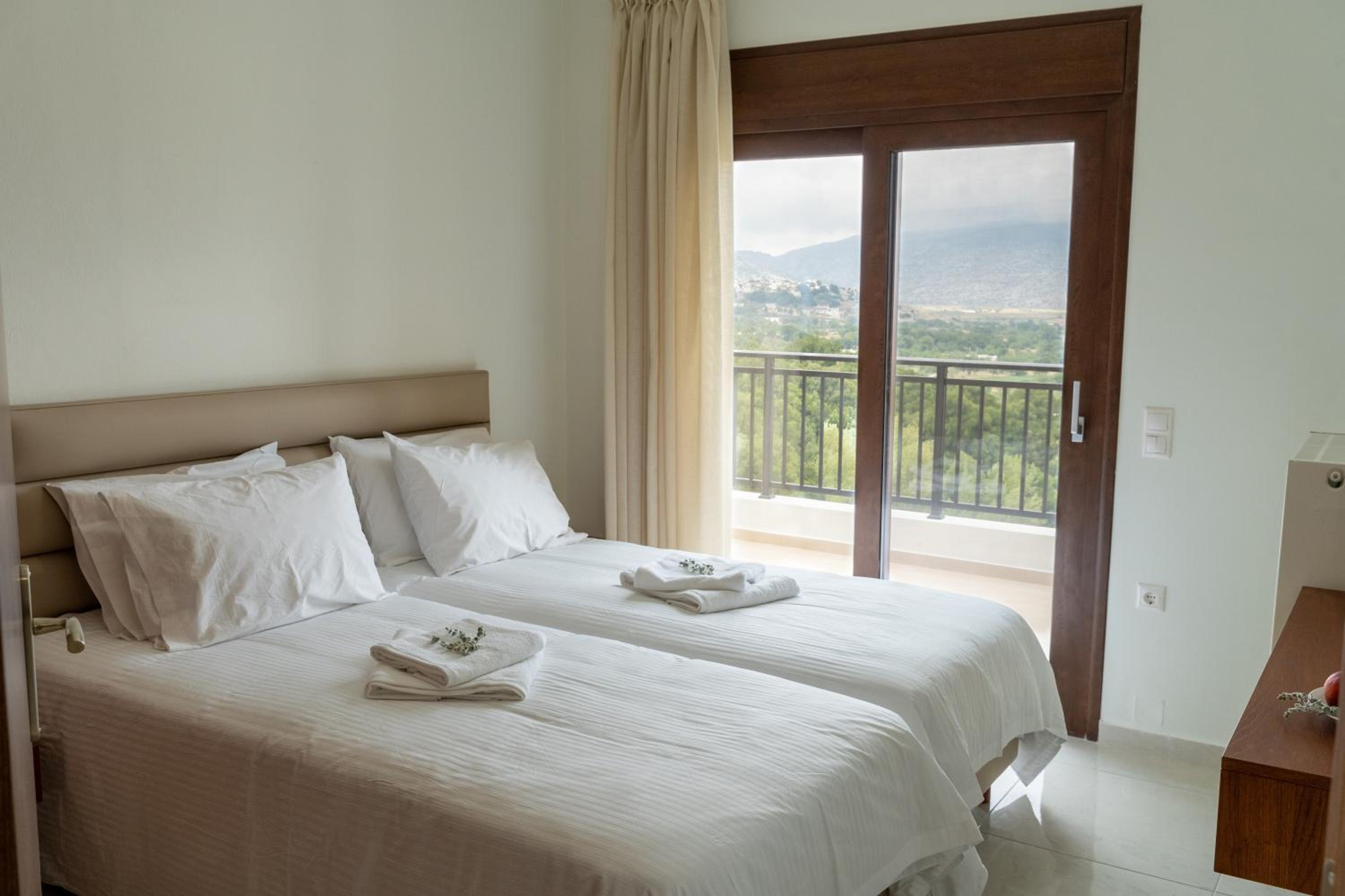 Deluxe Quadruple Room - Photo 6
