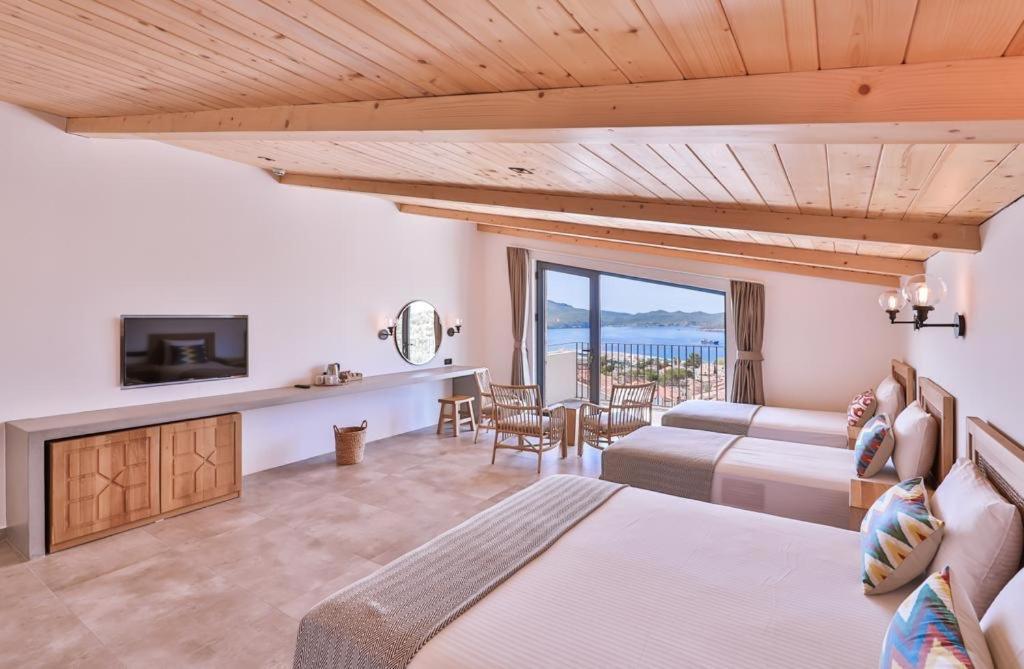 Quadruple Room with Sea View - Photo 2