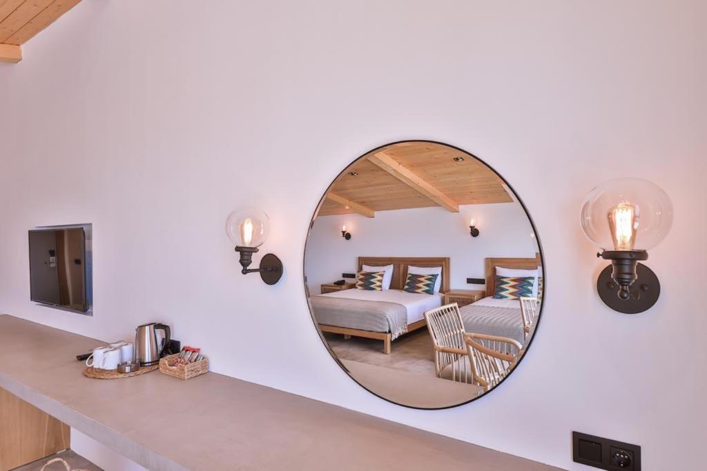 Quadruple Room with Sea View - Photo 3