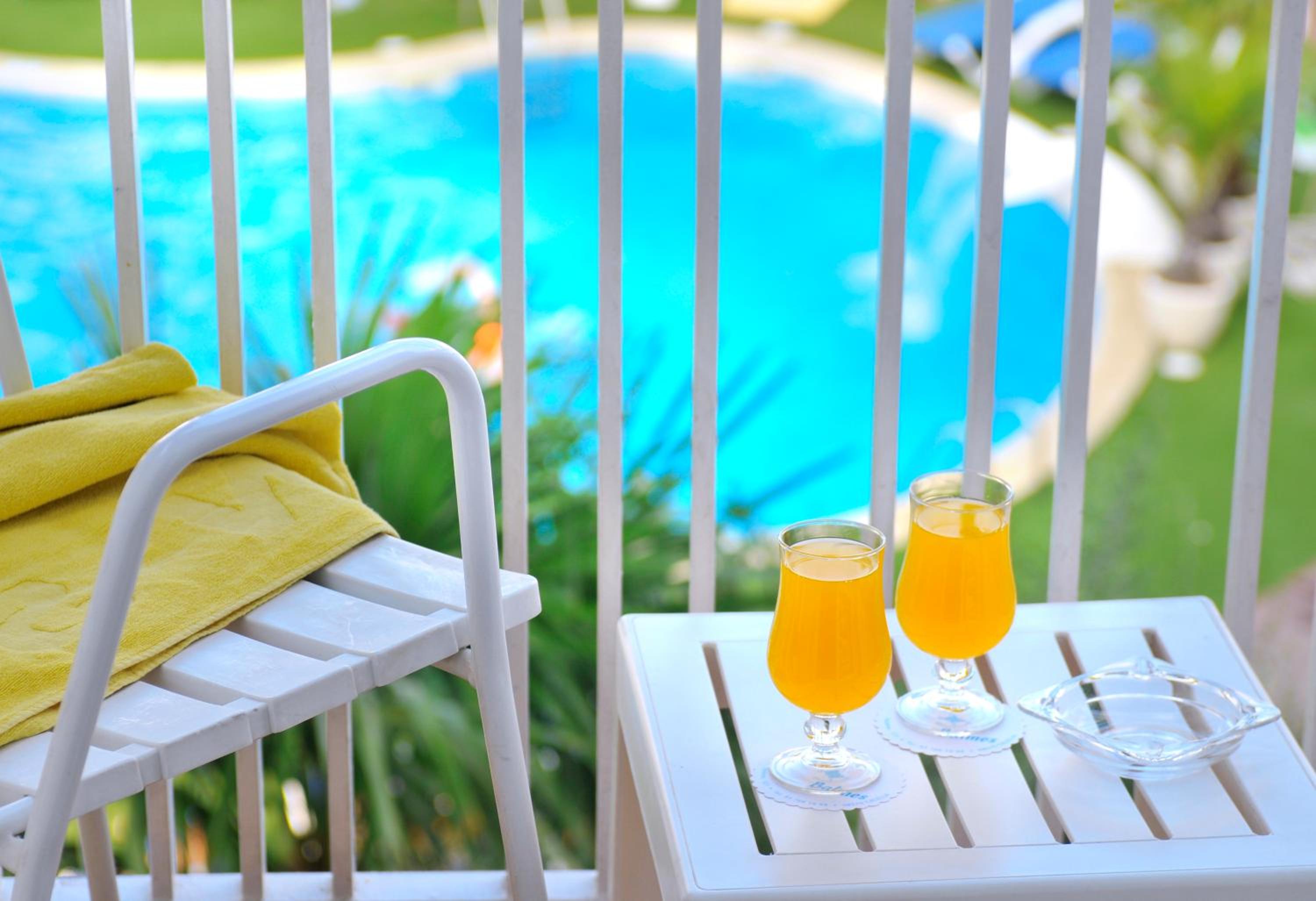 Double or Twin Room with Balcony and Pool View - Photo 21