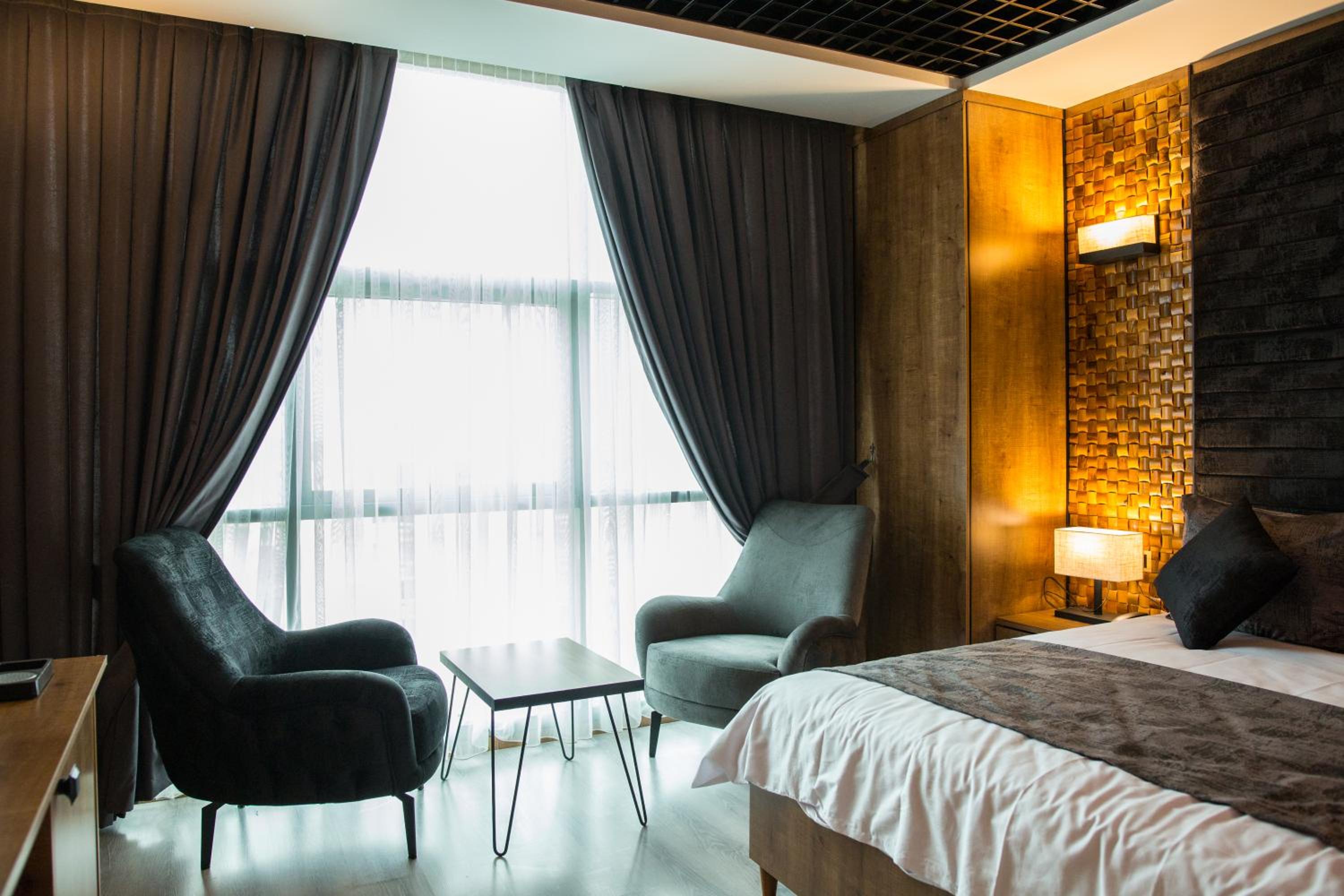 Deluxe Room (2 Adults + 1 Child)