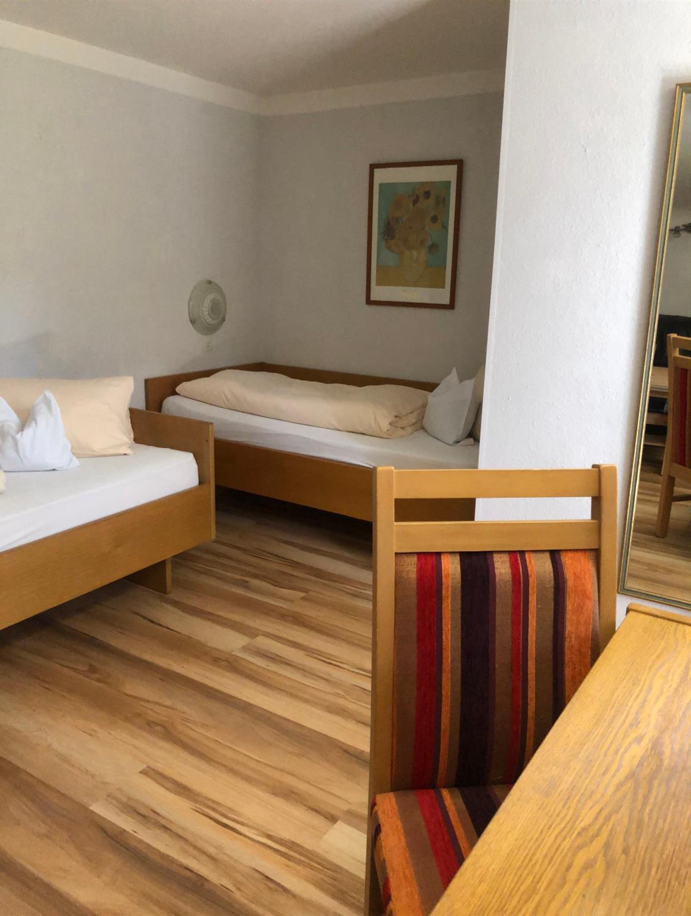 Standard Twin Room with Balcony - Photo 6