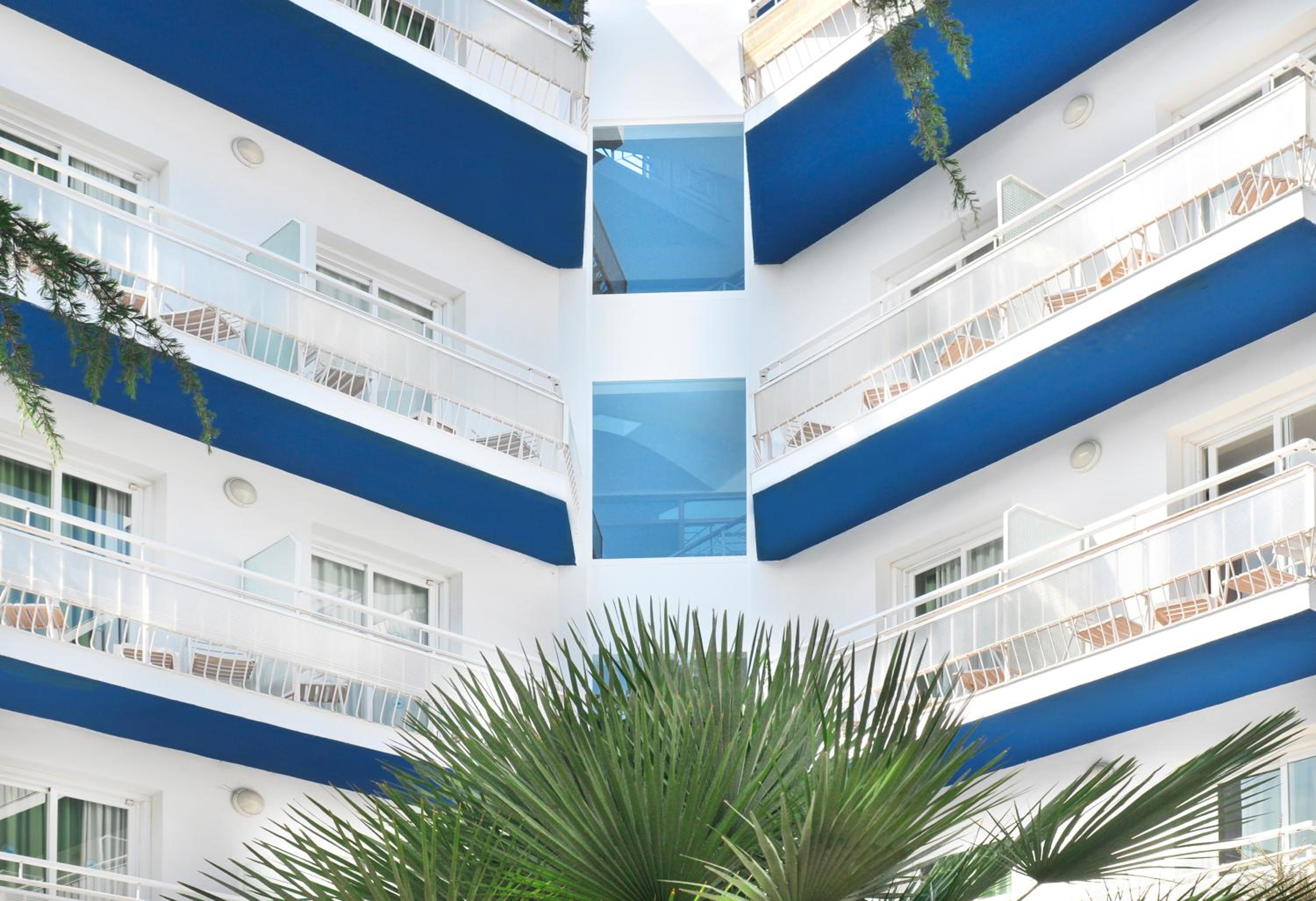 Double or Twin Room with Balcony - Photo 4