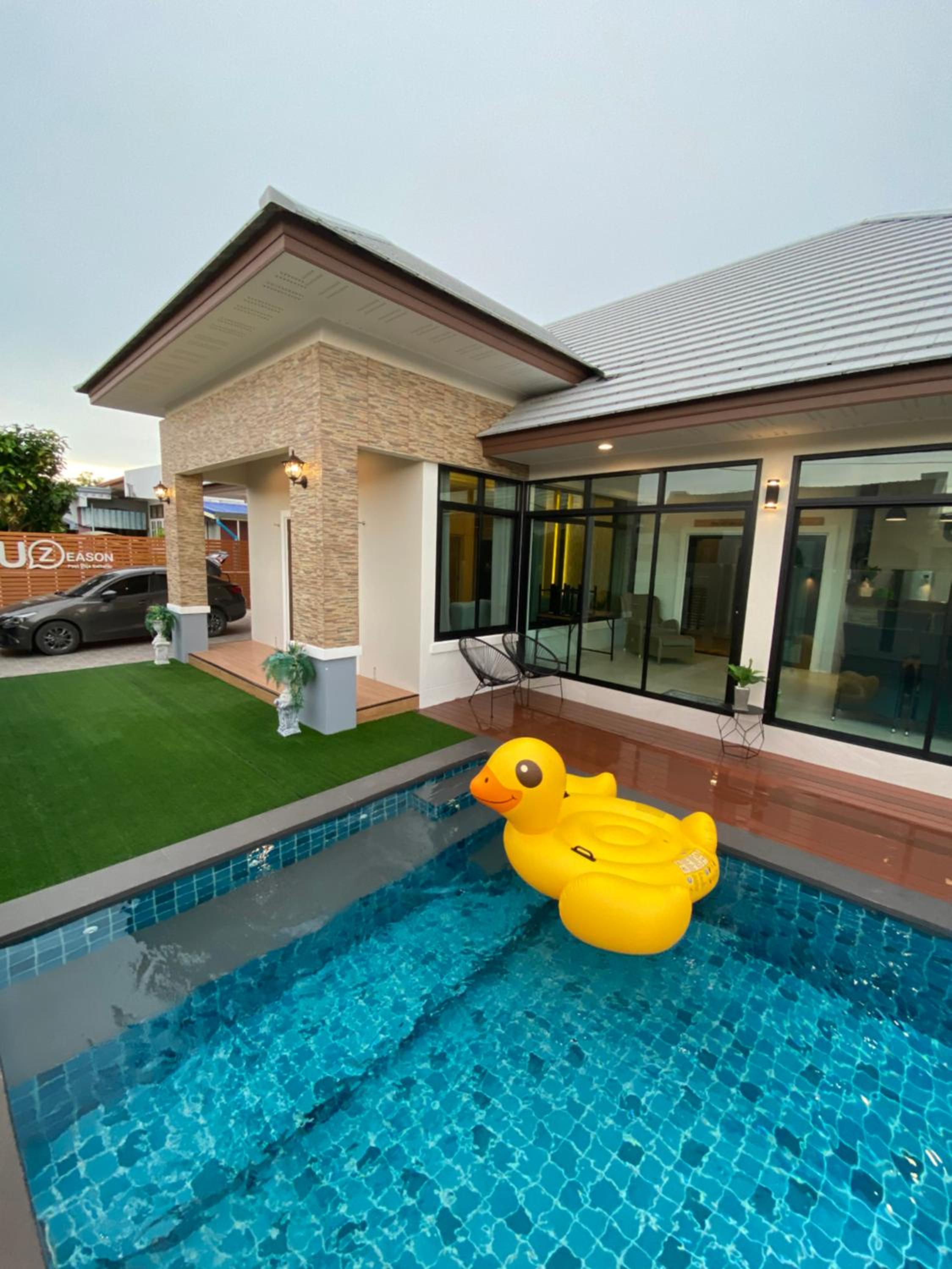 Villa with Private Pool - Photo 38