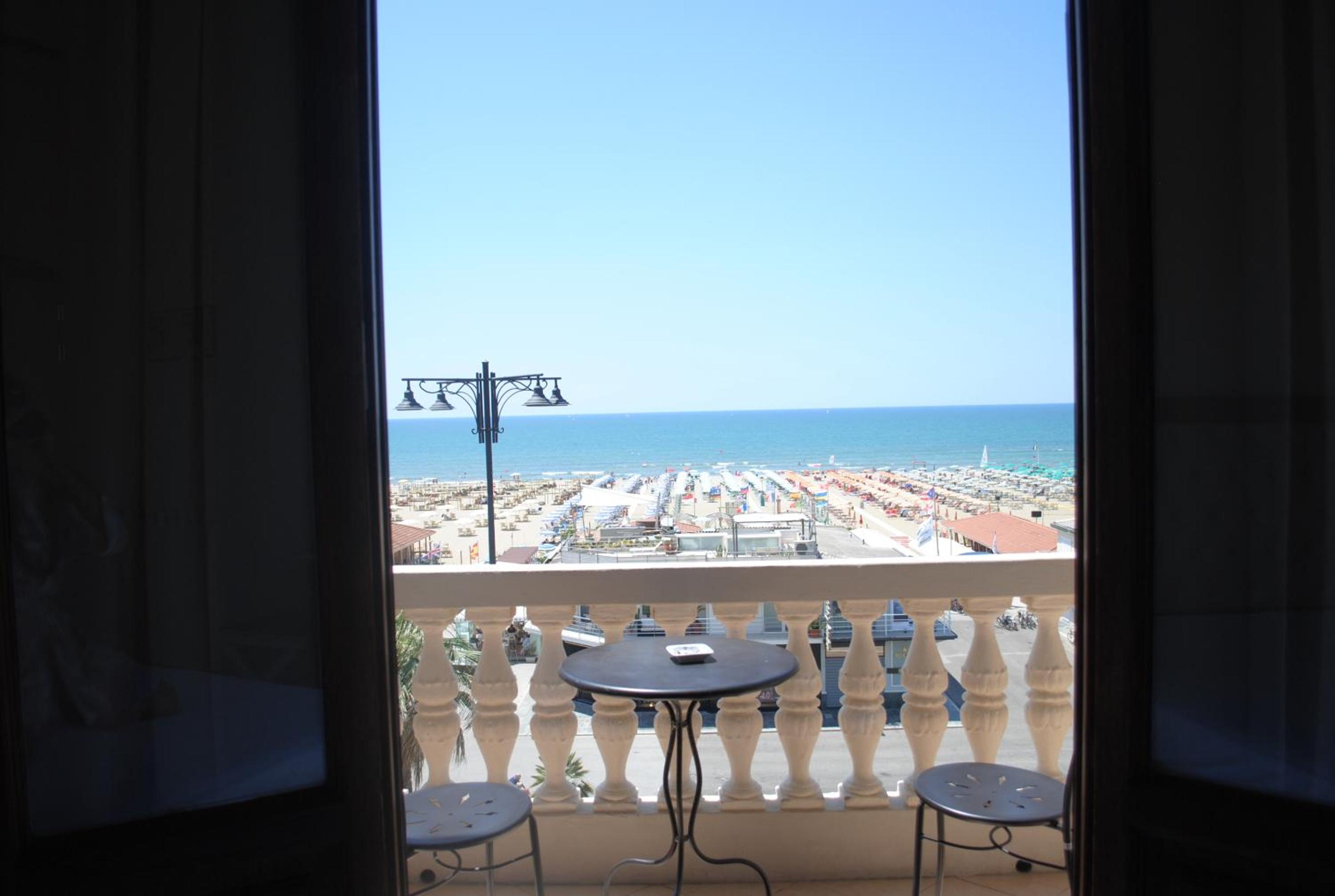 Double Room with Balcony and Sea View photo 3