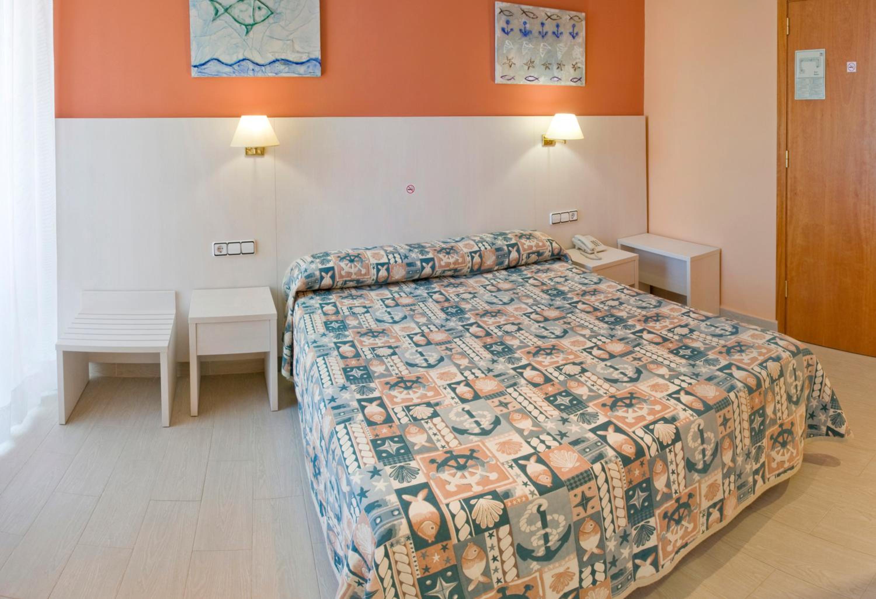 Double or Twin Room with Balcony - Photo 6