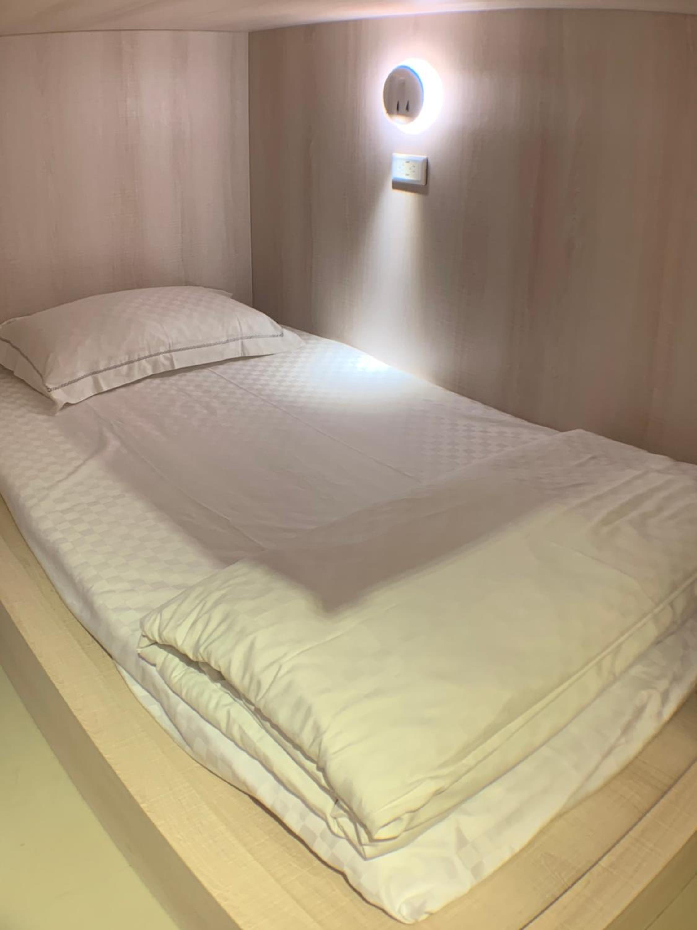 Bed in 4-Bed Male Dormitory Room photo 1
