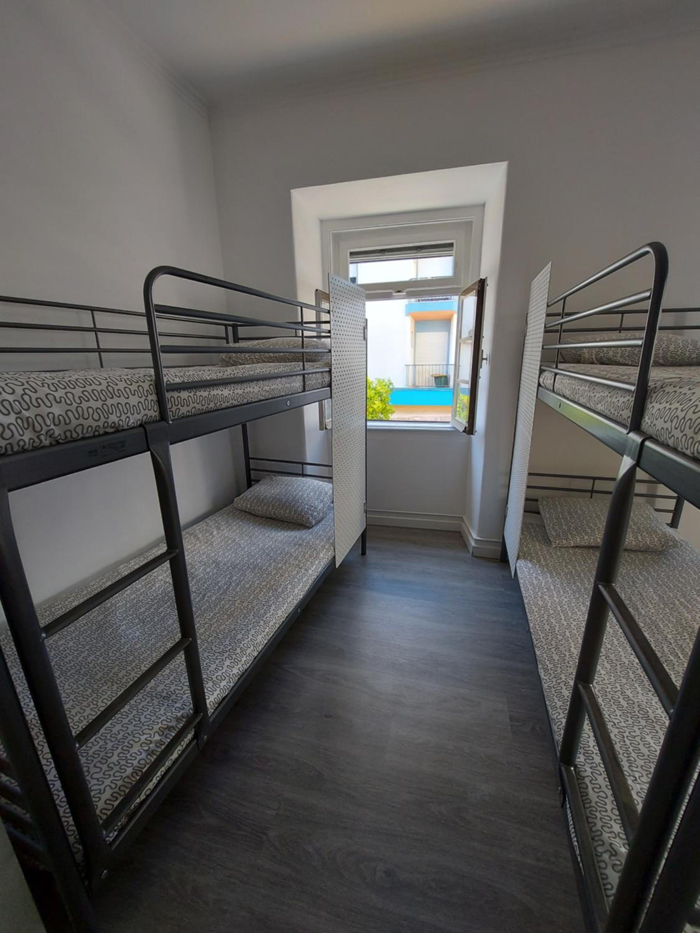 Bed in 8-Bed Mixed Dormitory Room photo 3