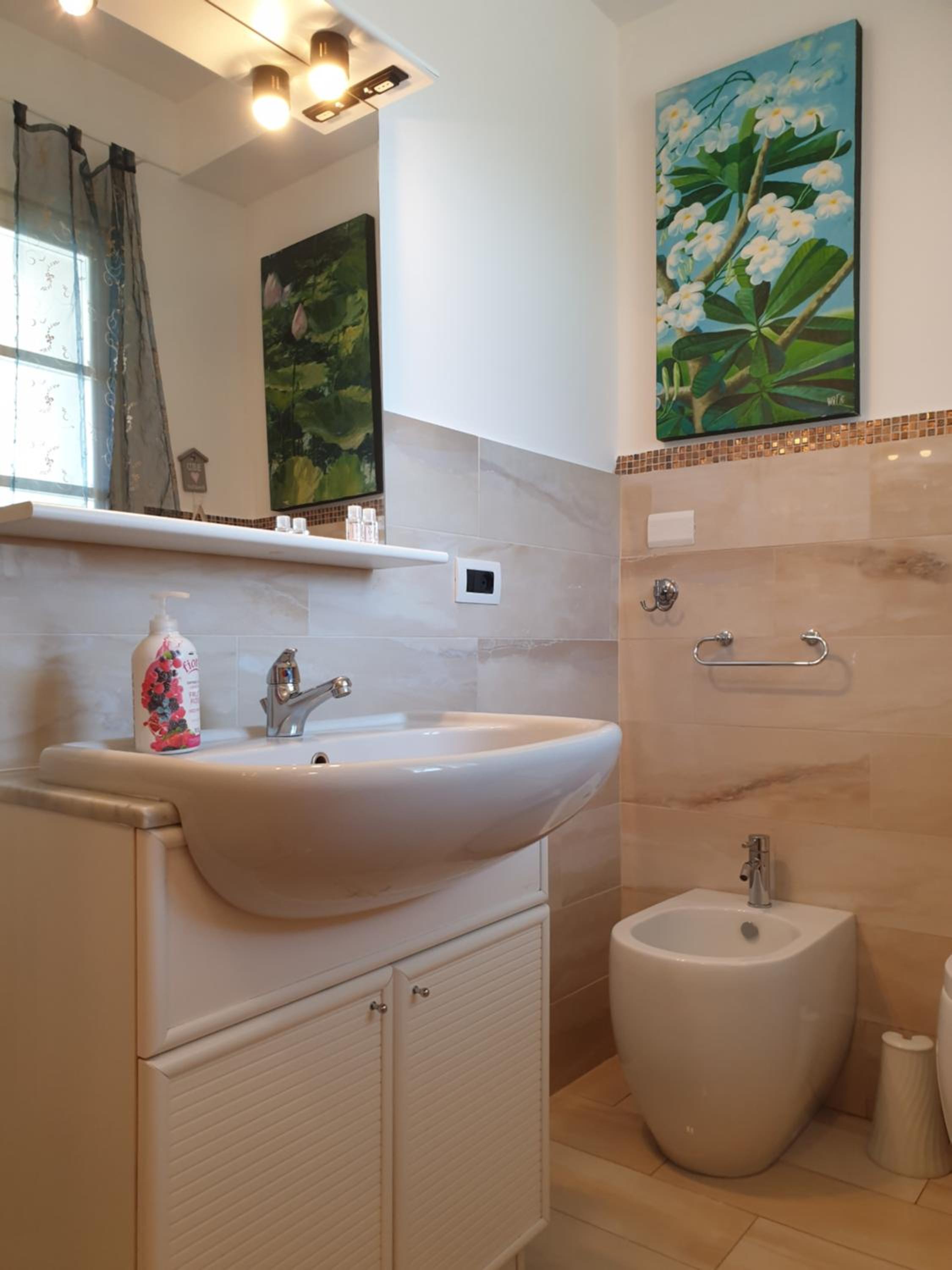 Double Room with Private Bathroom - Photo 3