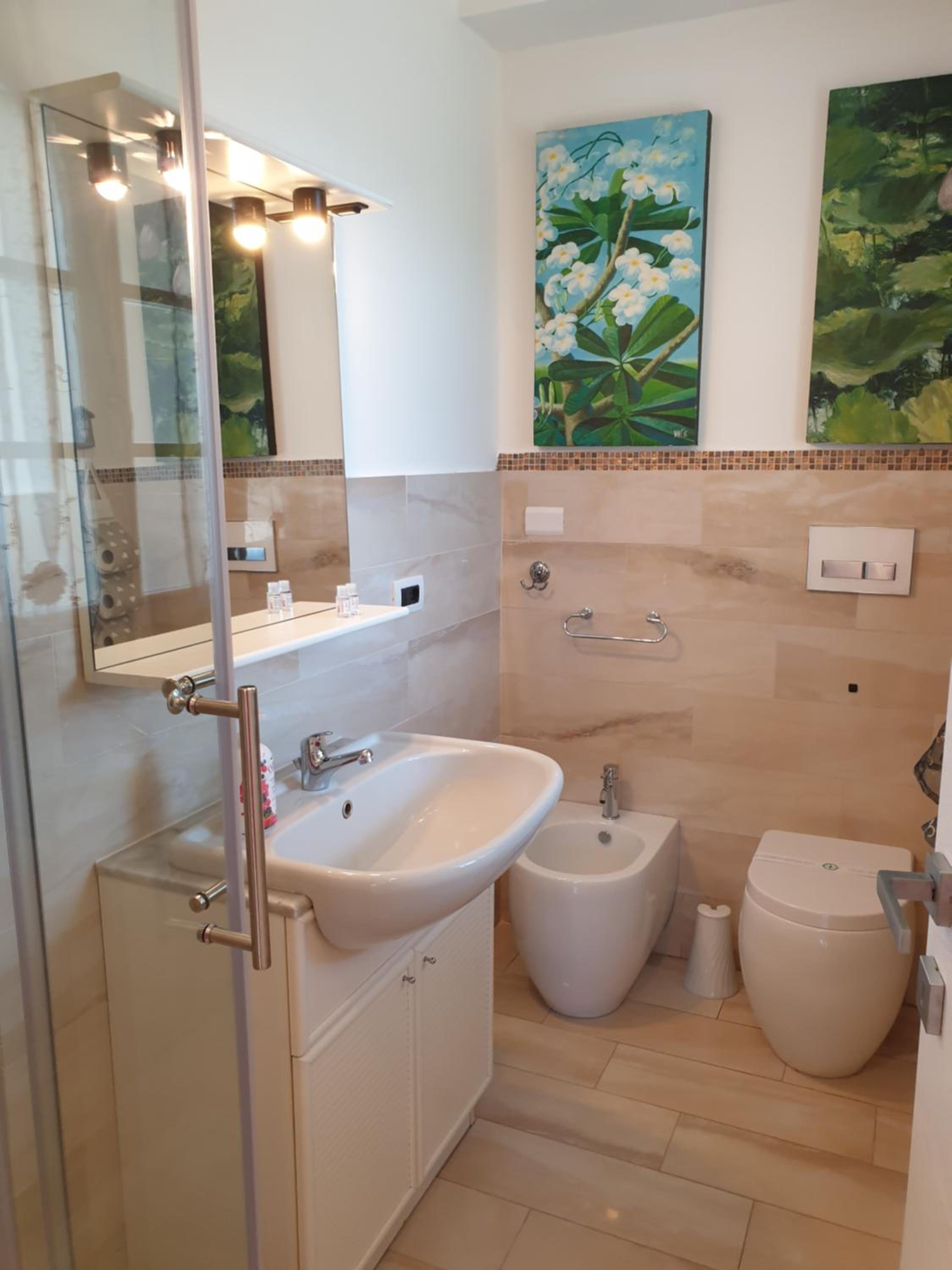 Double Room with Private Bathroom - Photo 17
