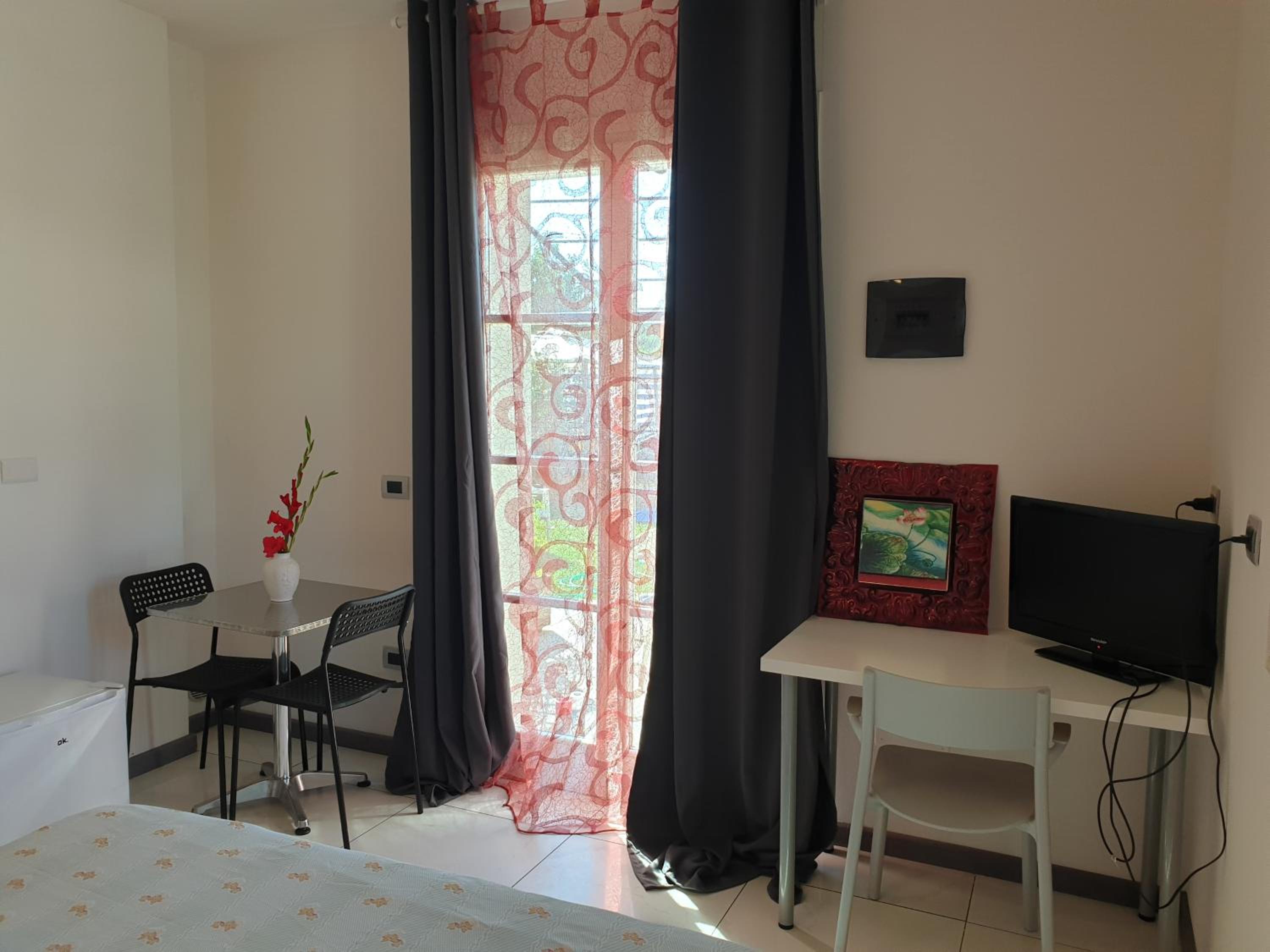 Double Room with Private Bathroom - Photo 13