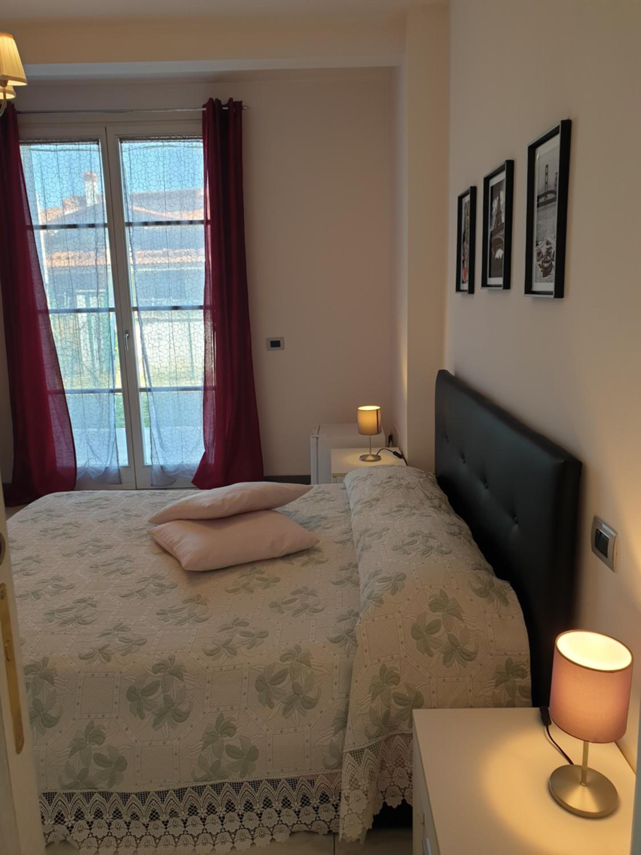 Triple Room with Private External Bathroom - Photo 21