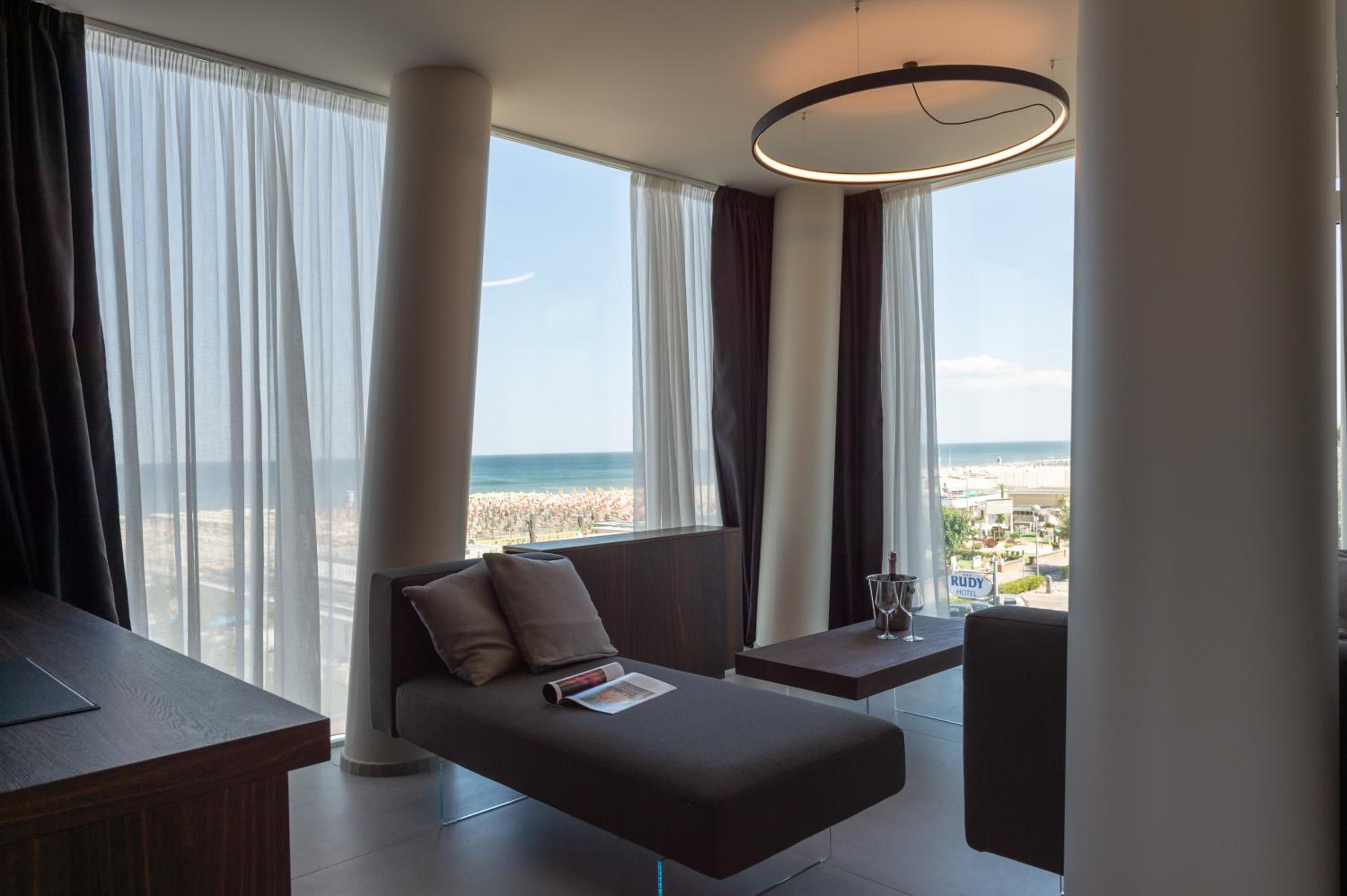 Queen Suite Sea Front - Photo 11