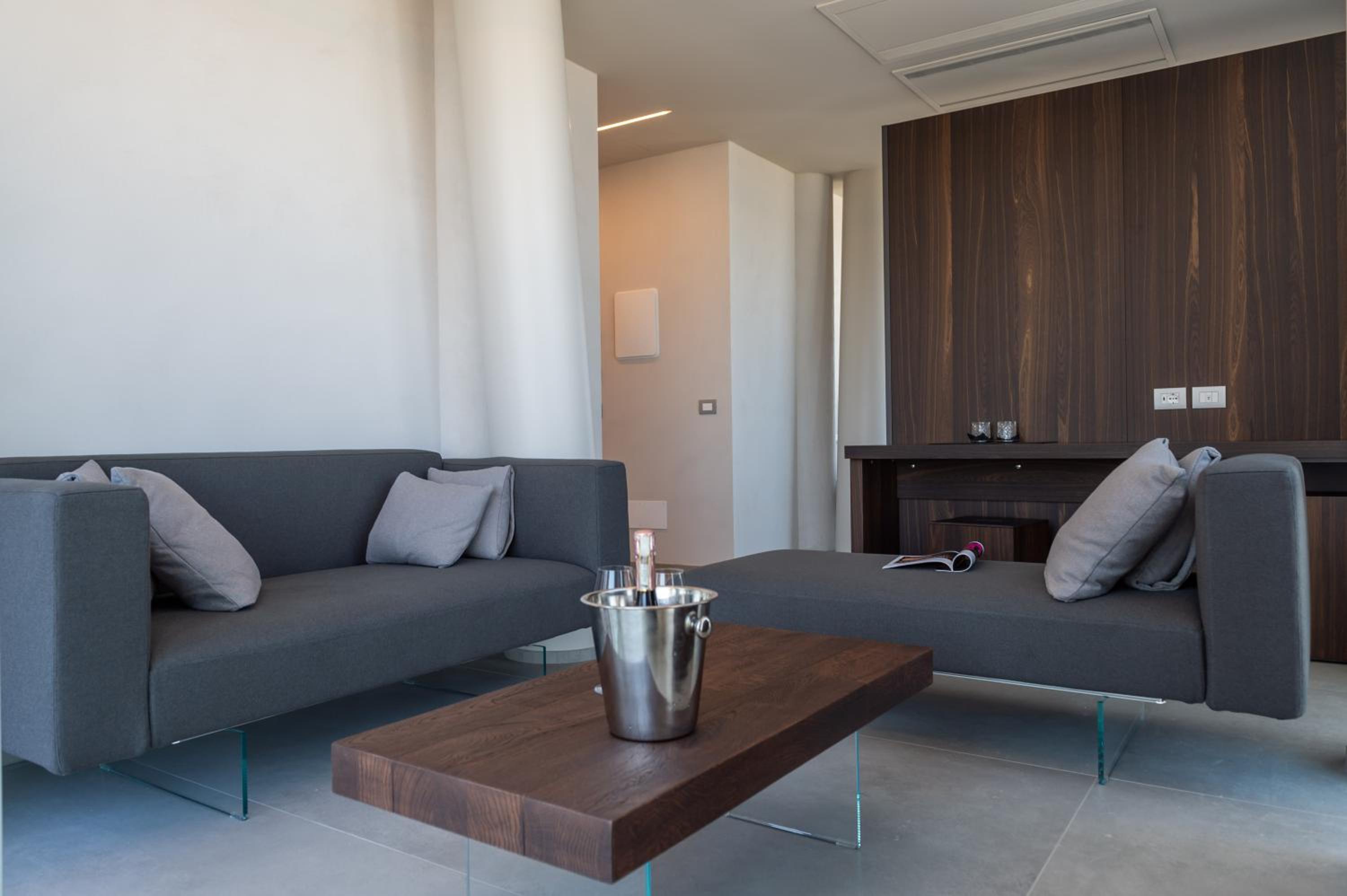 Queen Suite Sea Front - Photo 3