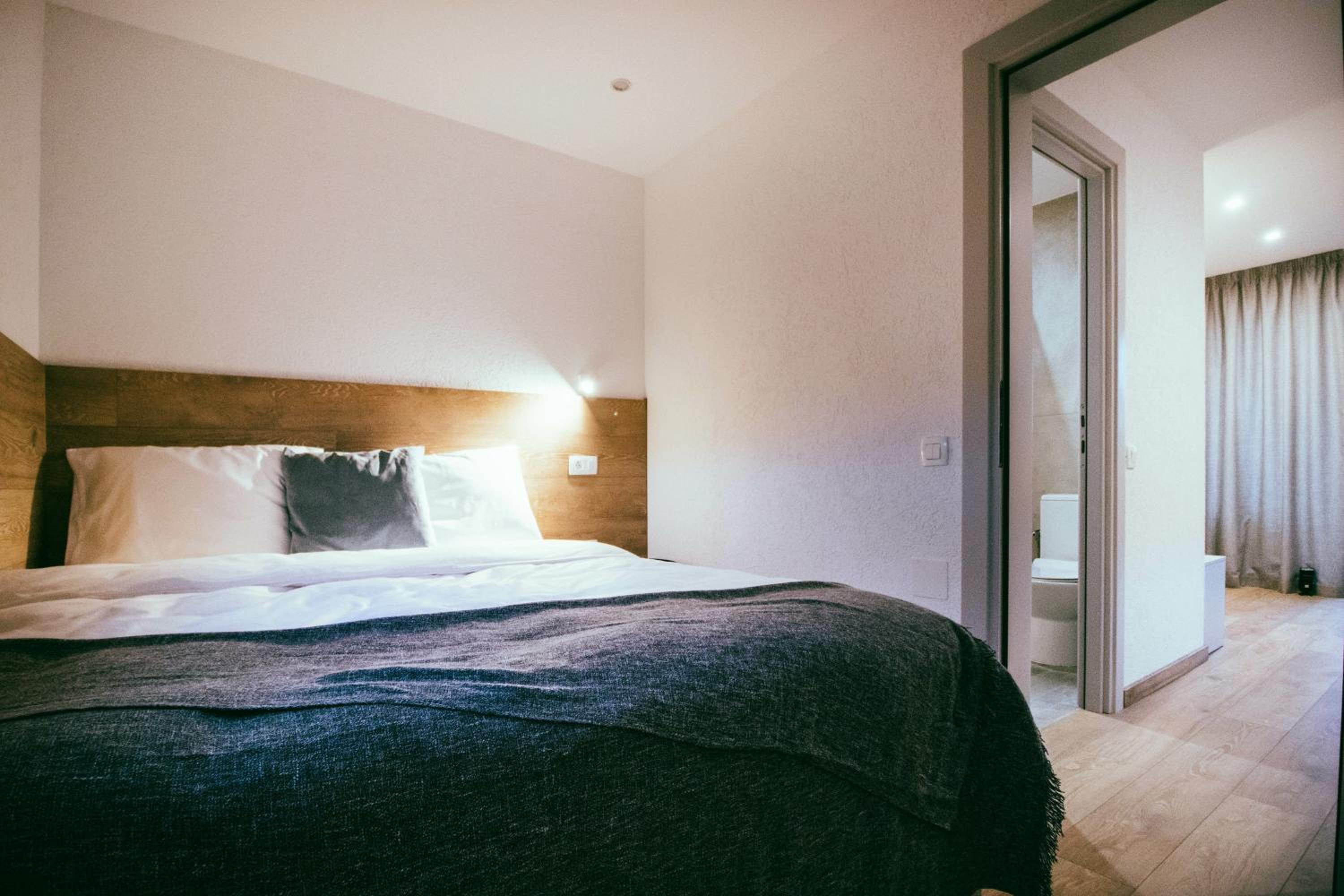 One-Bedroom Bungalow - Photo 10