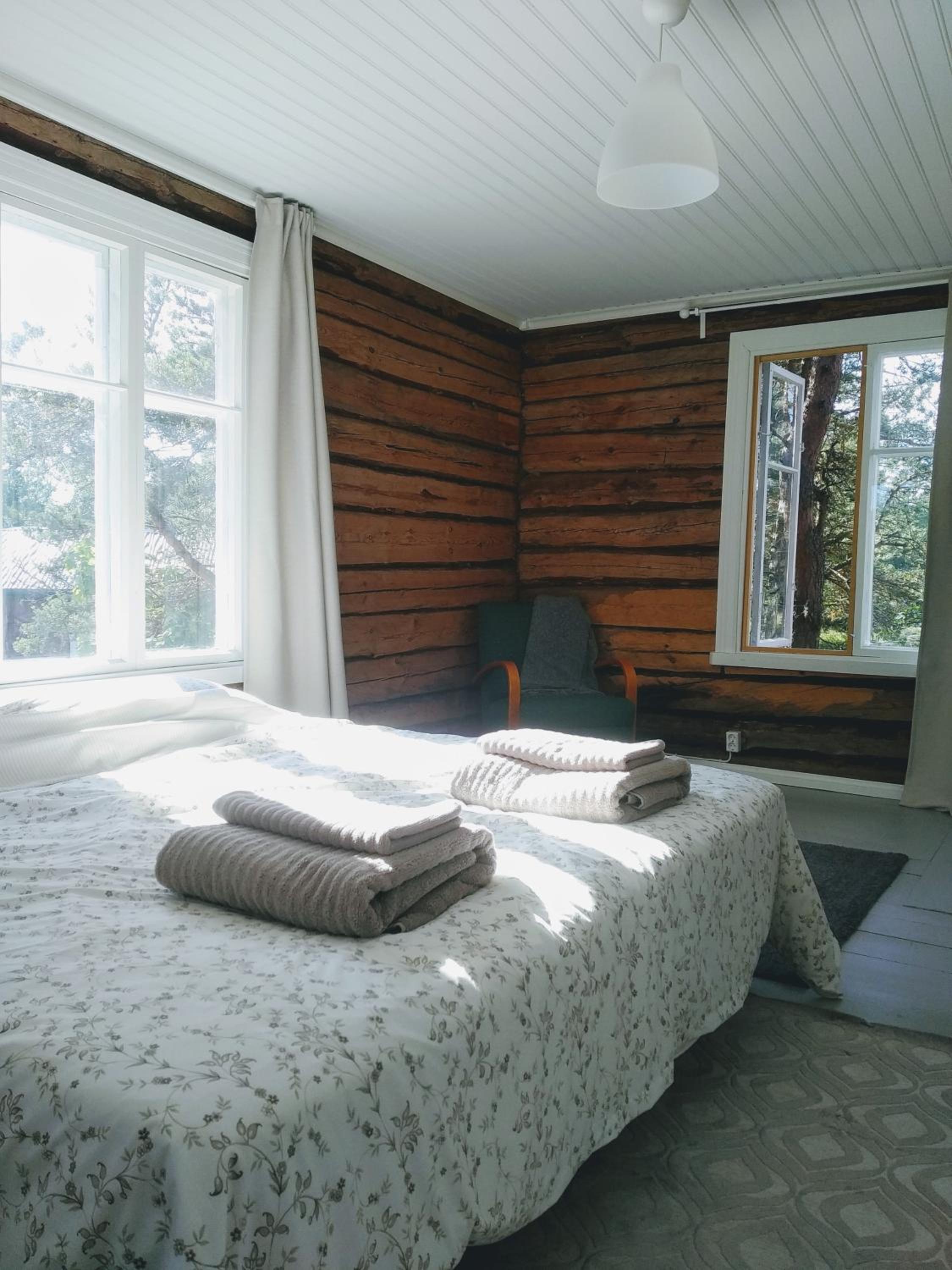 Large Double Room photo 1