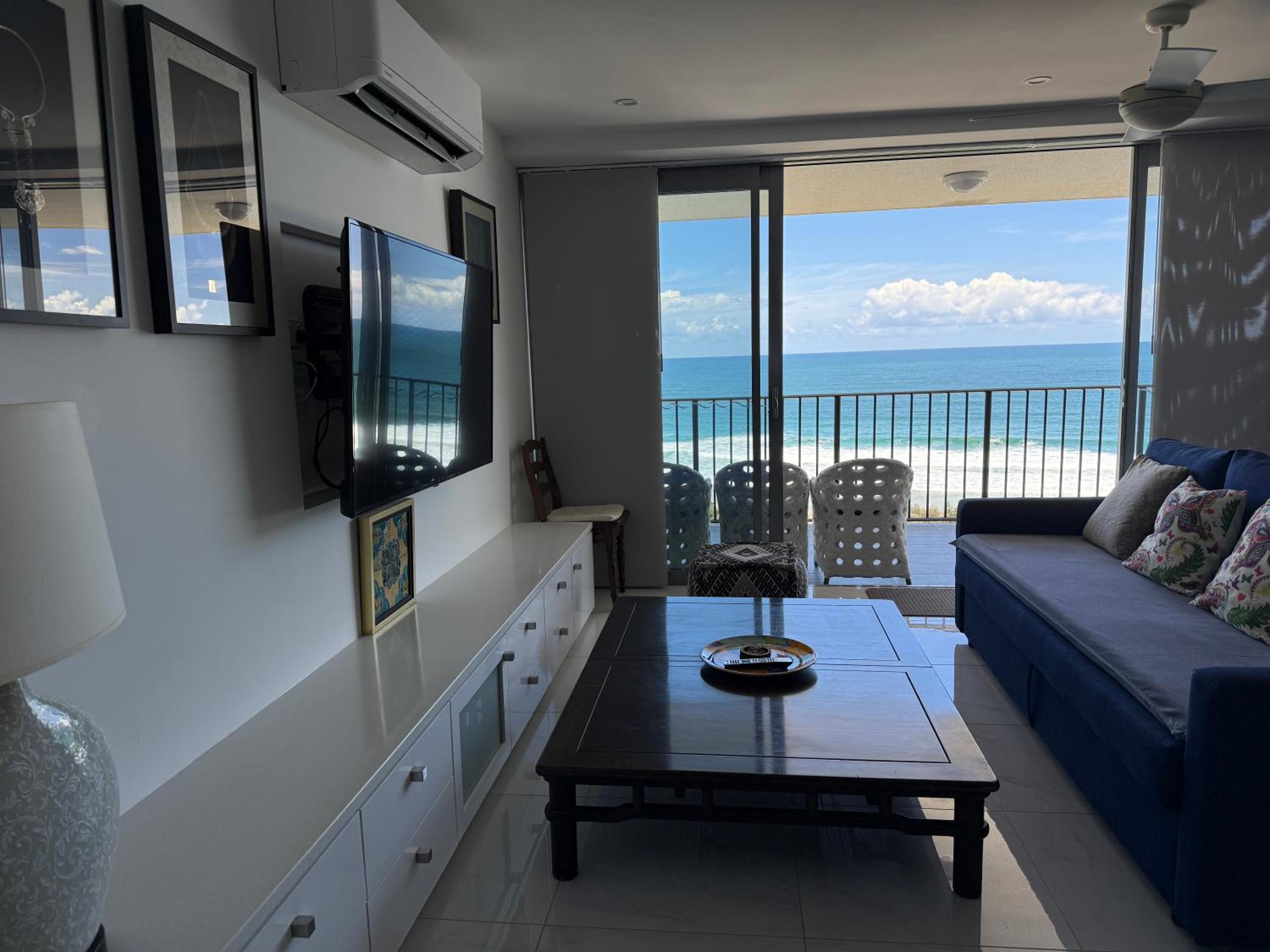 Deluxe One-Bedroom Apartment with Ocean View