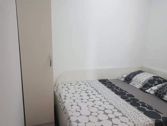 One-Bedroom Apartment photo 3