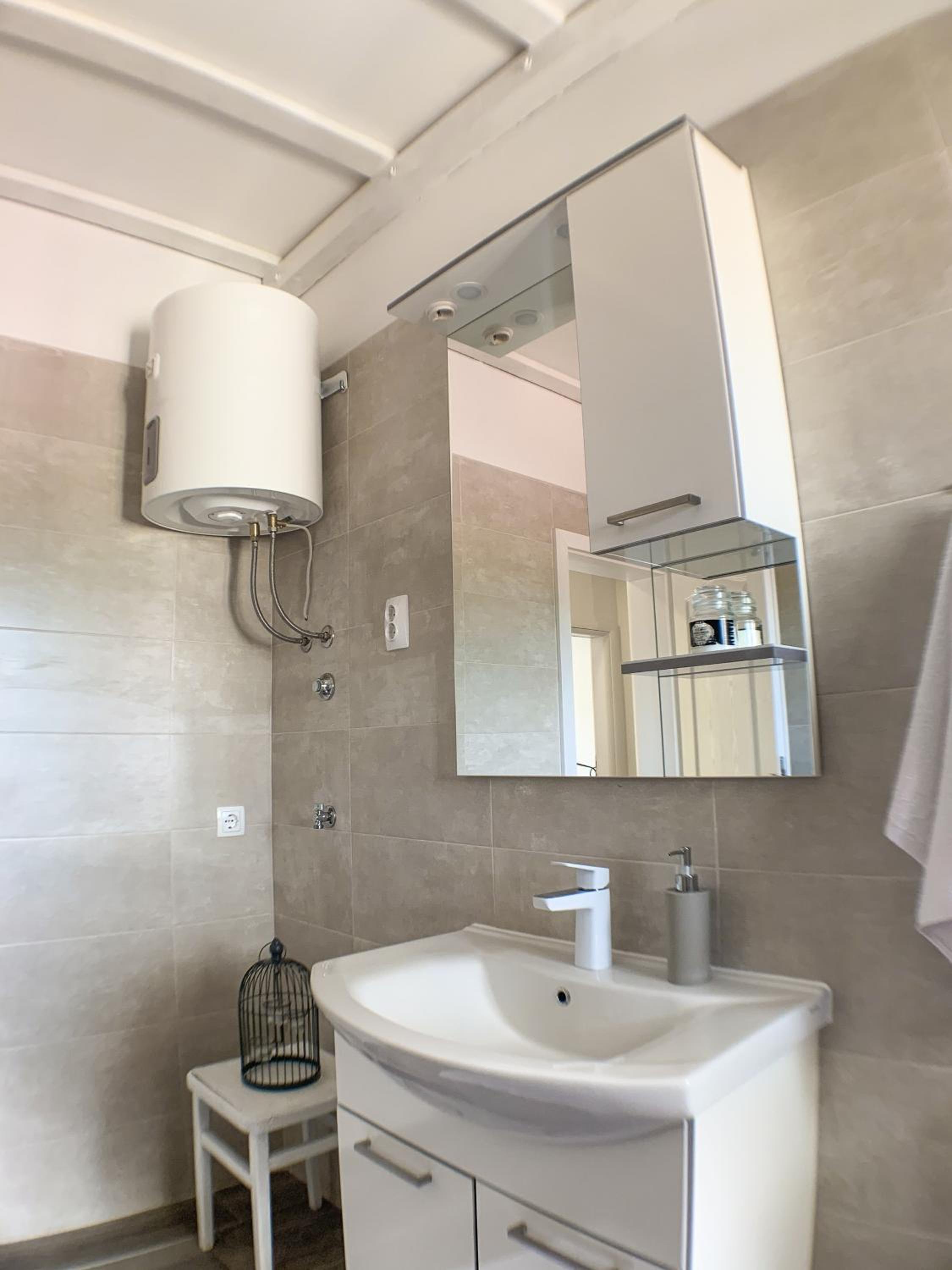 One-Bedroom Apartment - Photo 14