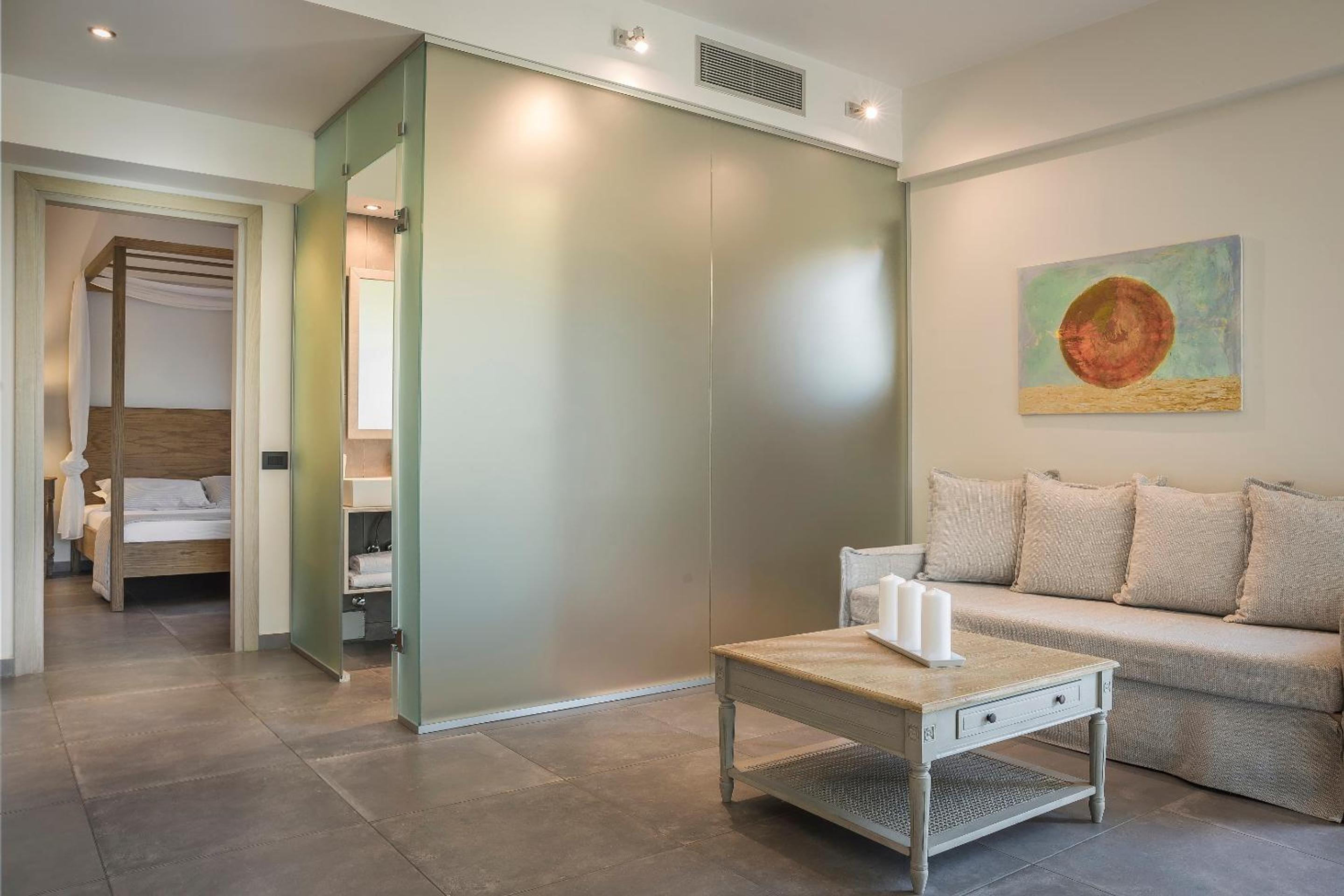 Superior Suite - Photo 12