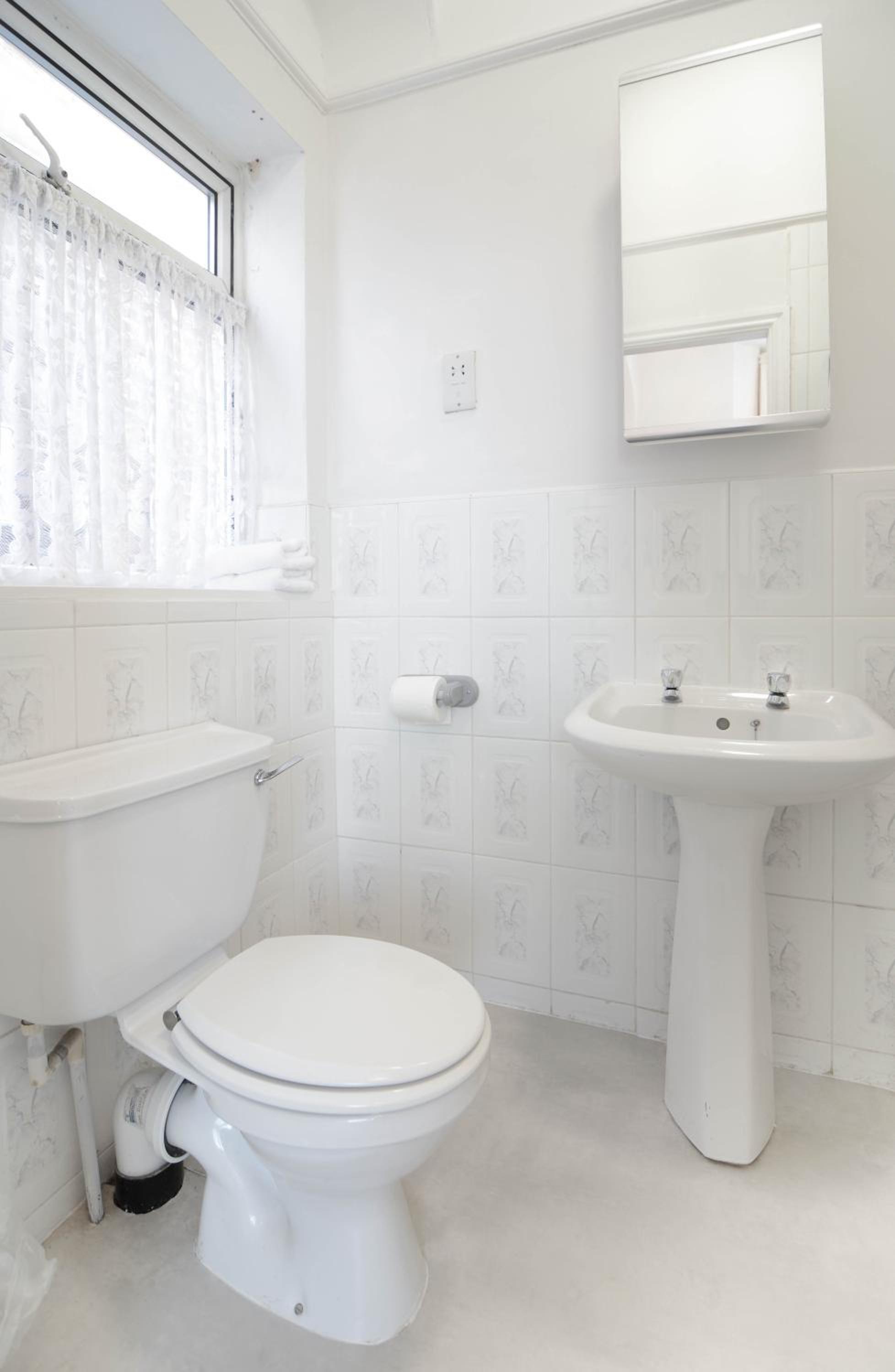 Room 3 - First Floor - En-suite Twin / Double Room photo 2