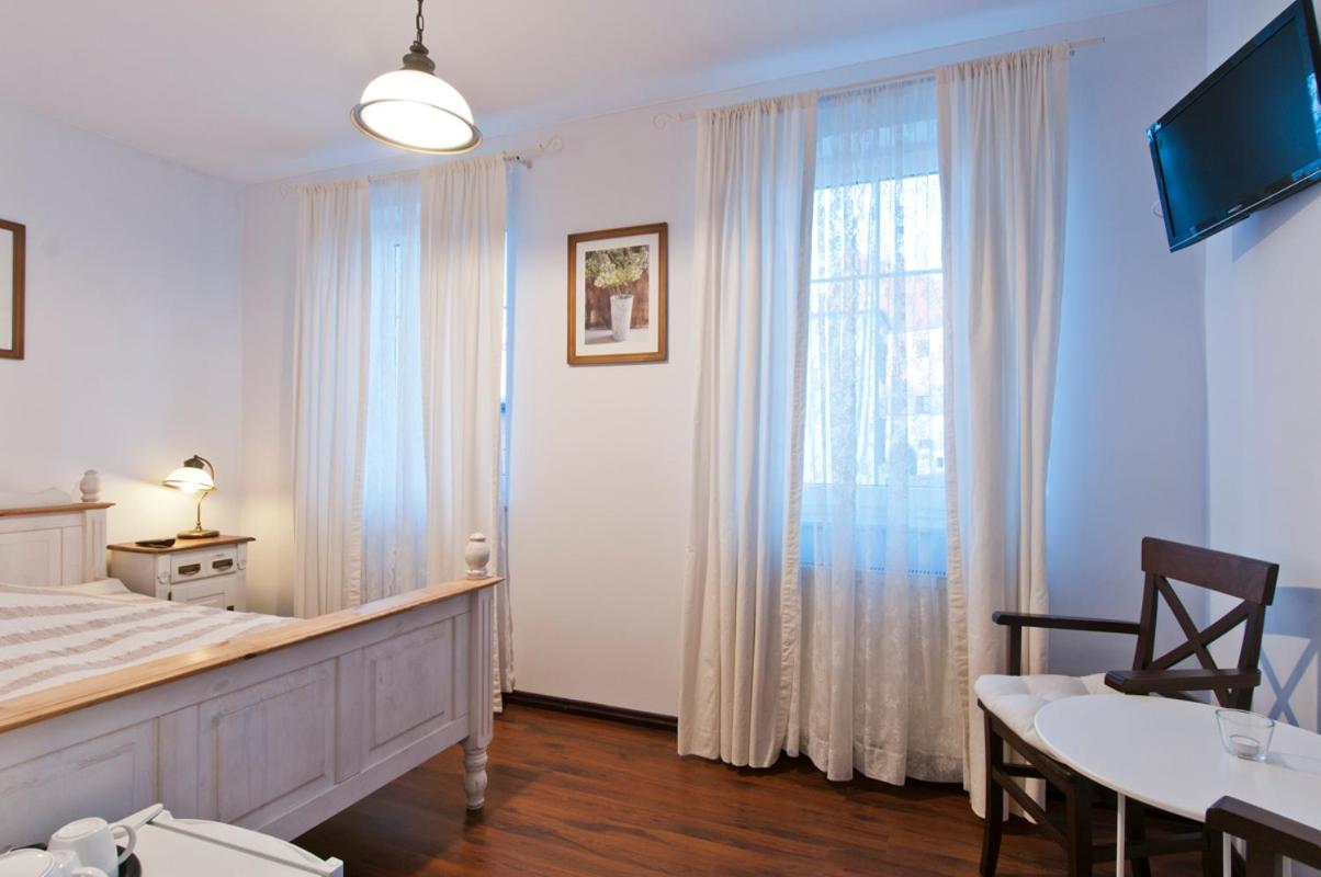 Double Room - Photo 2