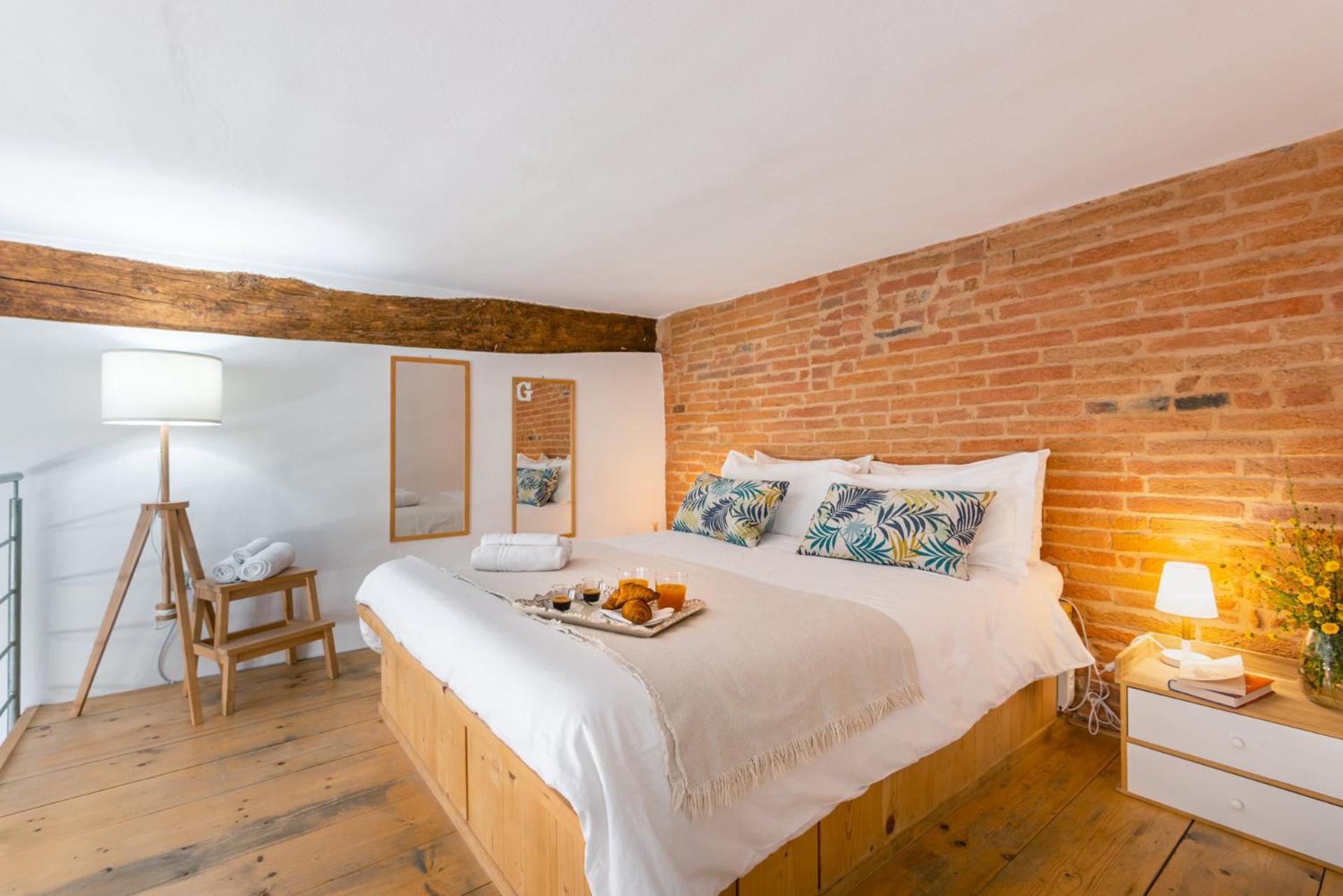 One-Bedroom Apartment - Photo 1