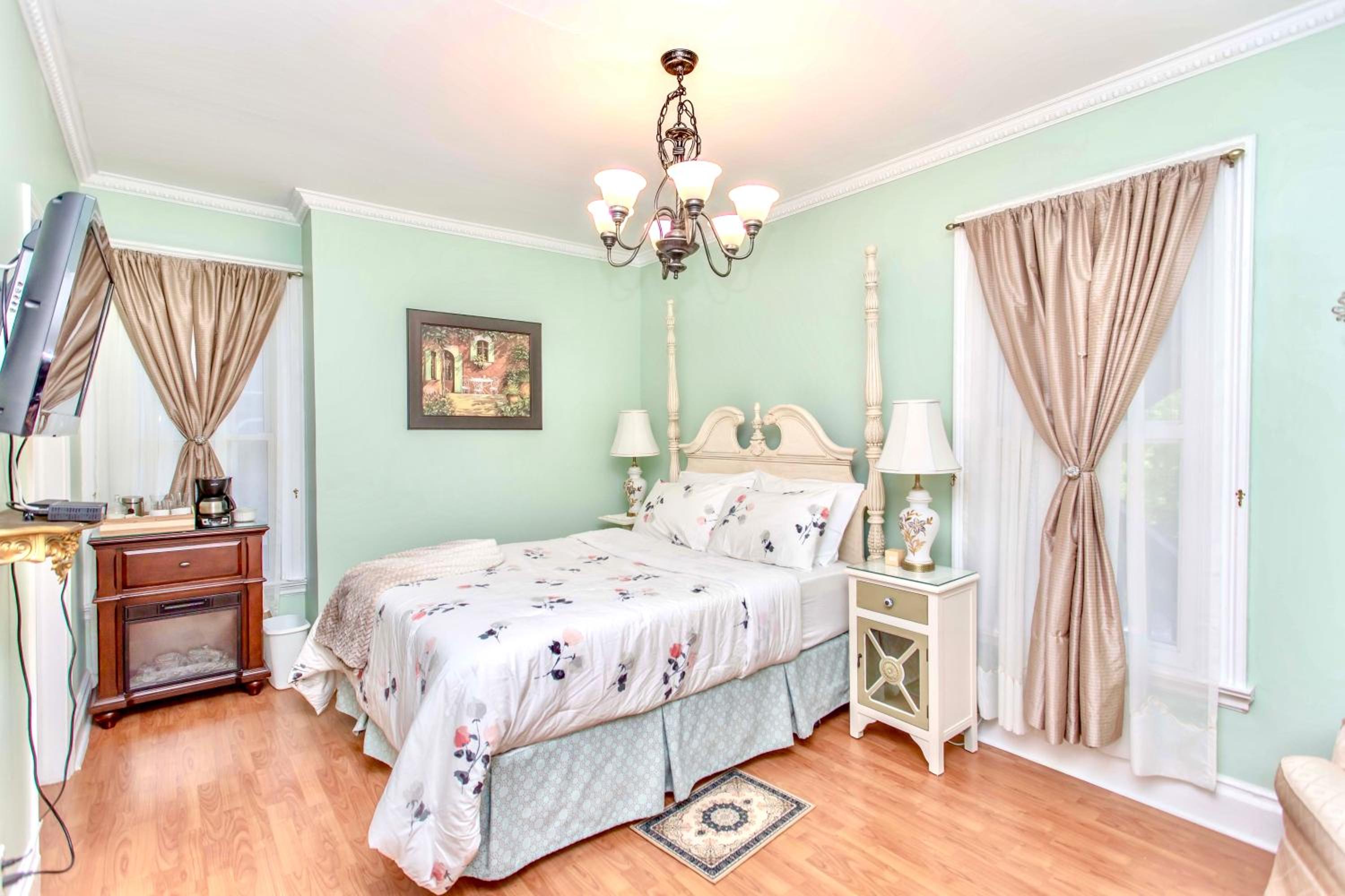 Queen Room