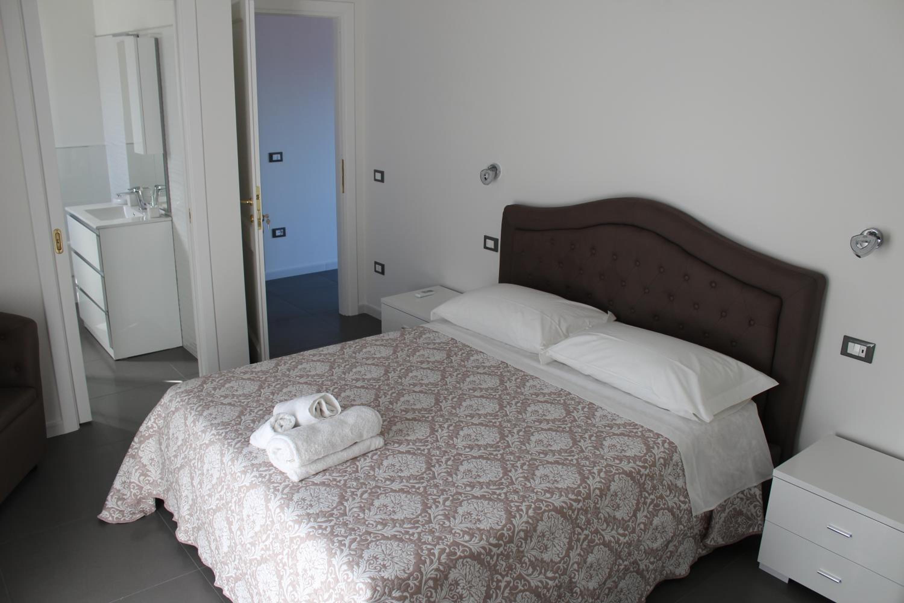 Deluxe Double Room with Balcony and Sea View