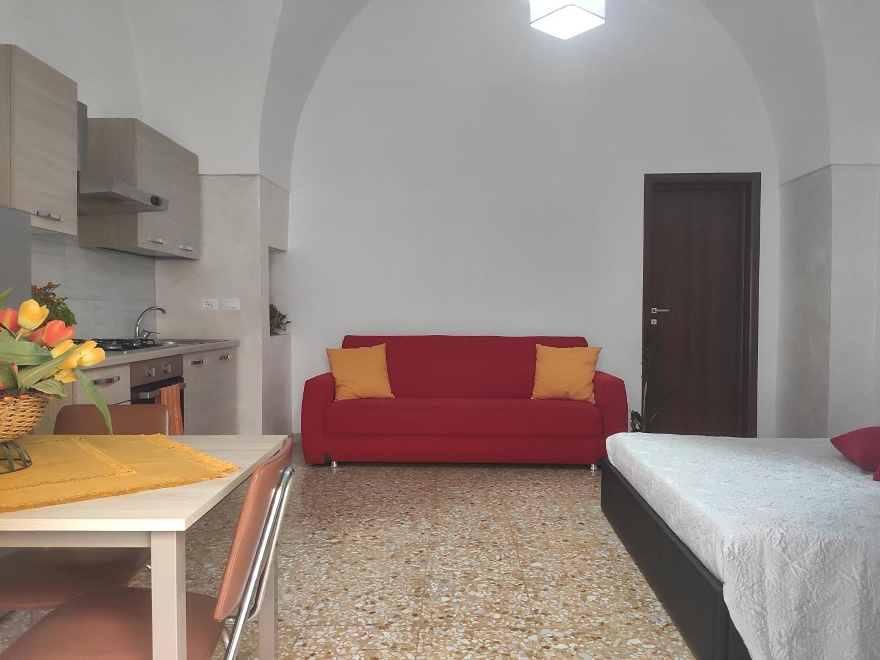 Studio Apartment - Photo 1