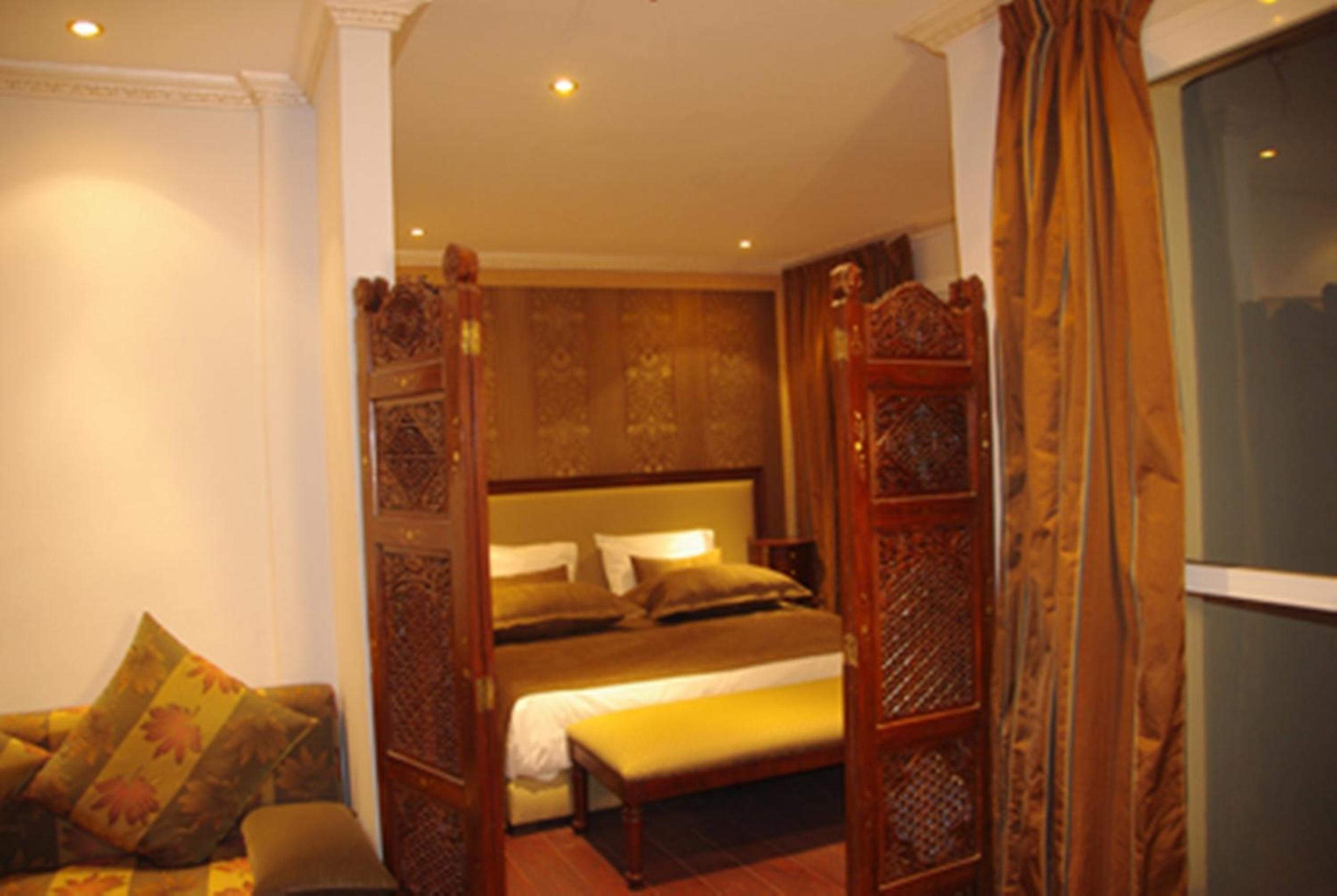 Deluxe Single Suite