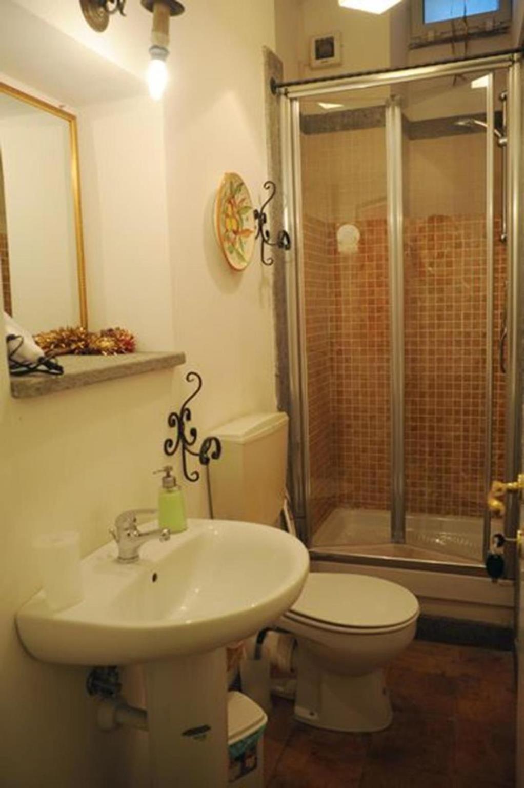 Double Room with Private External Bathroom photo 3
