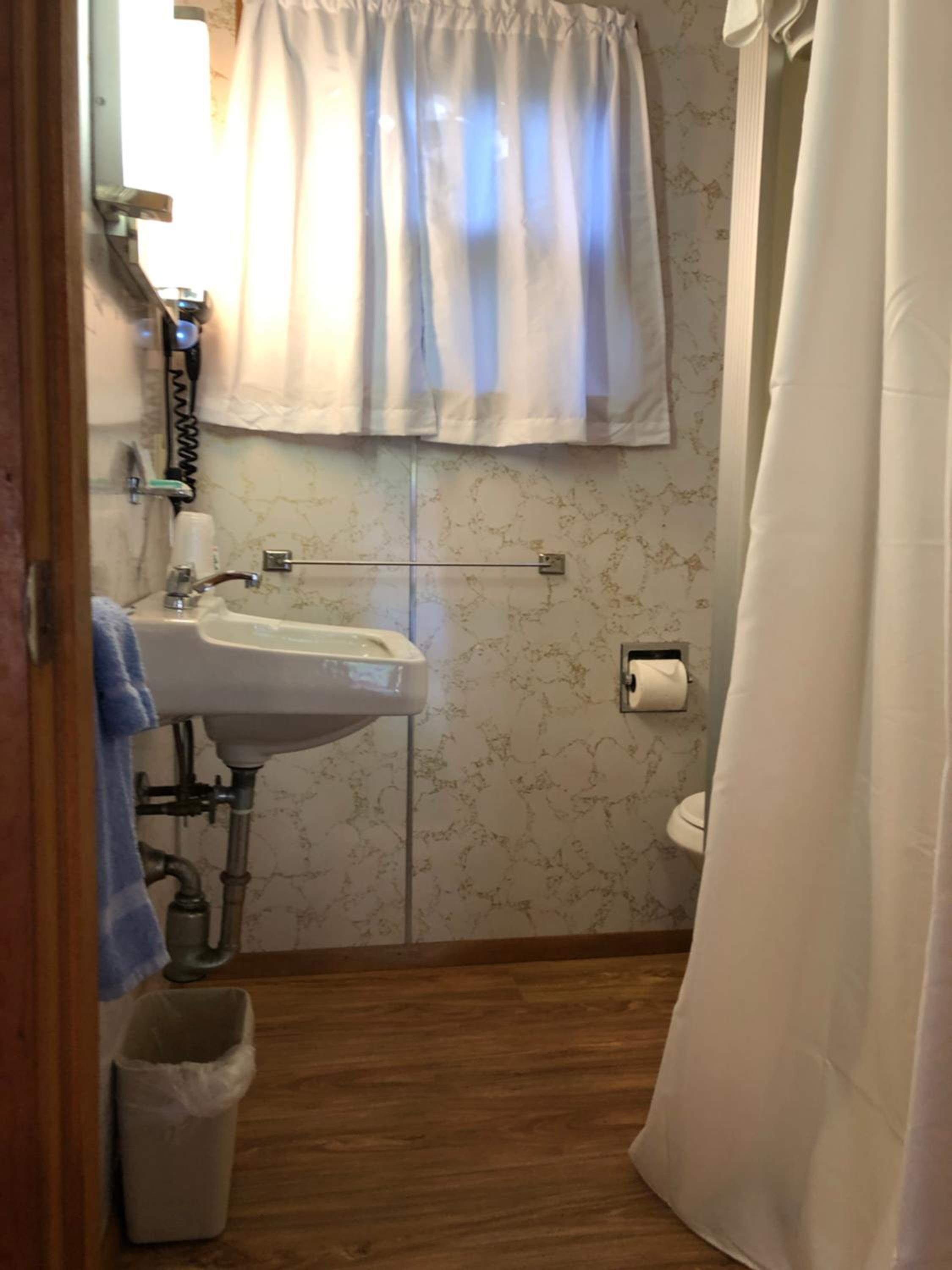 Room 11B - Duplex Cabin - Photo 3