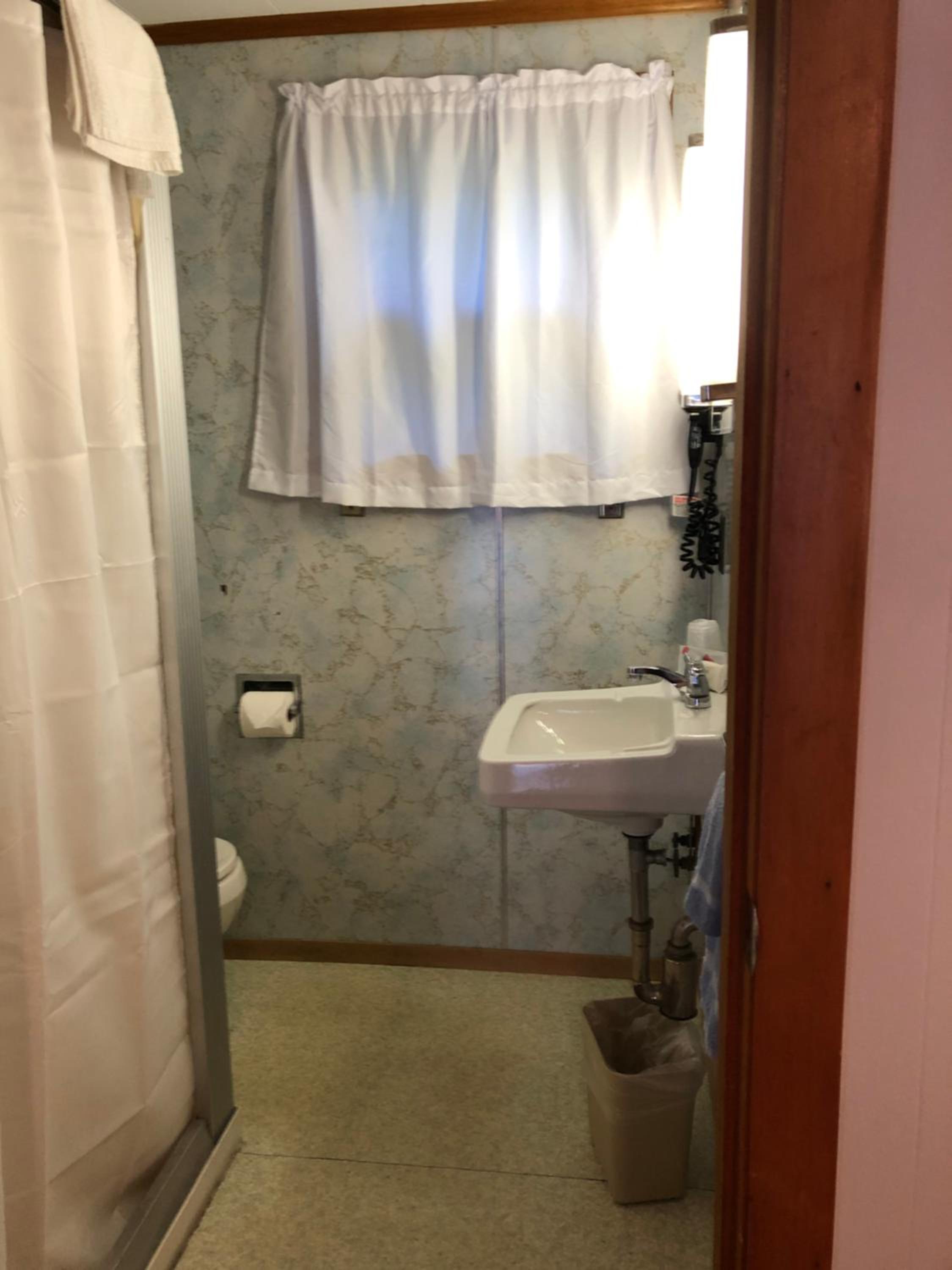 Room 12 - Duplex Cabin - Photo 6
