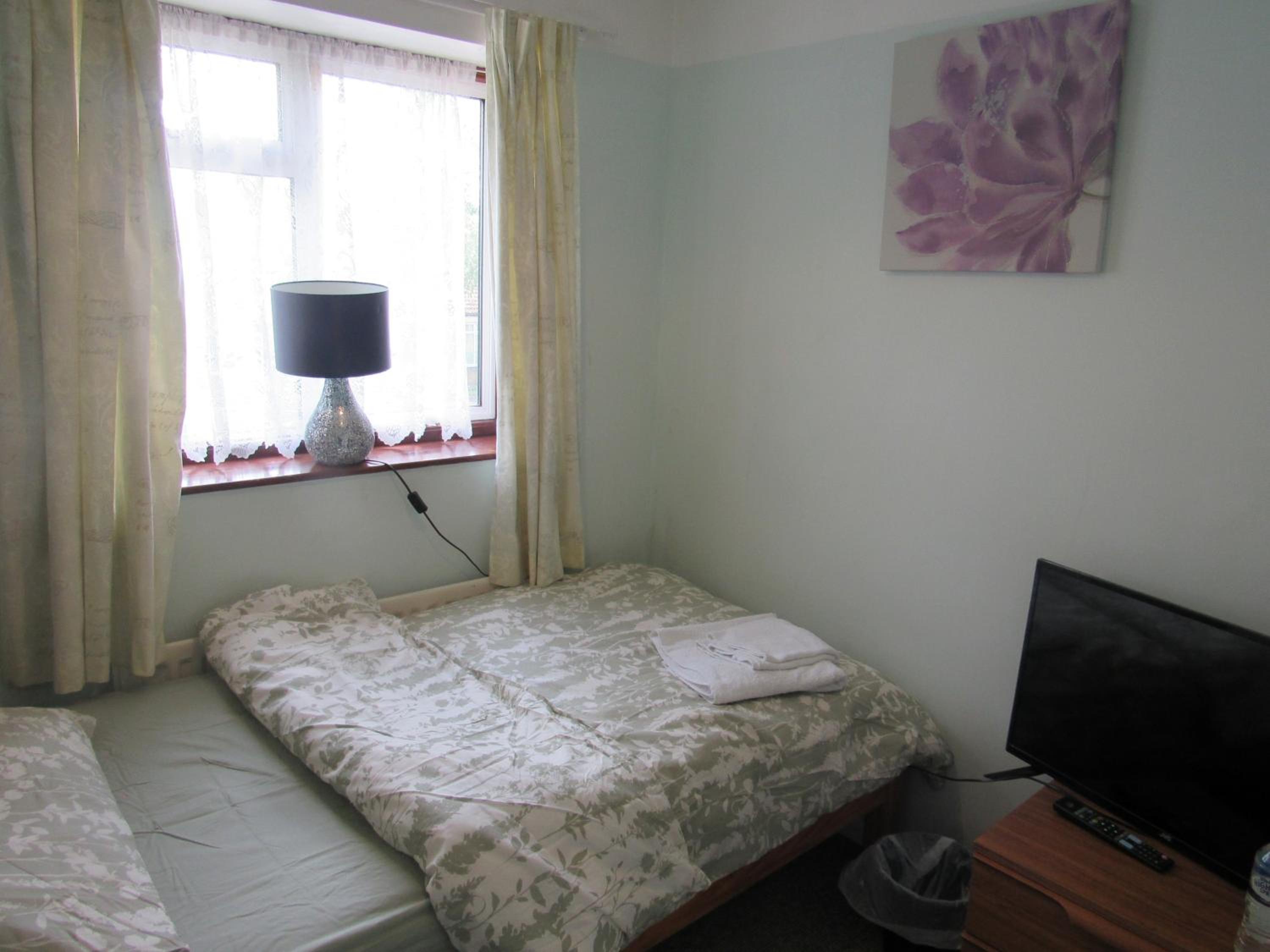 Single Room with Shared Shower and Toilet photo 3
