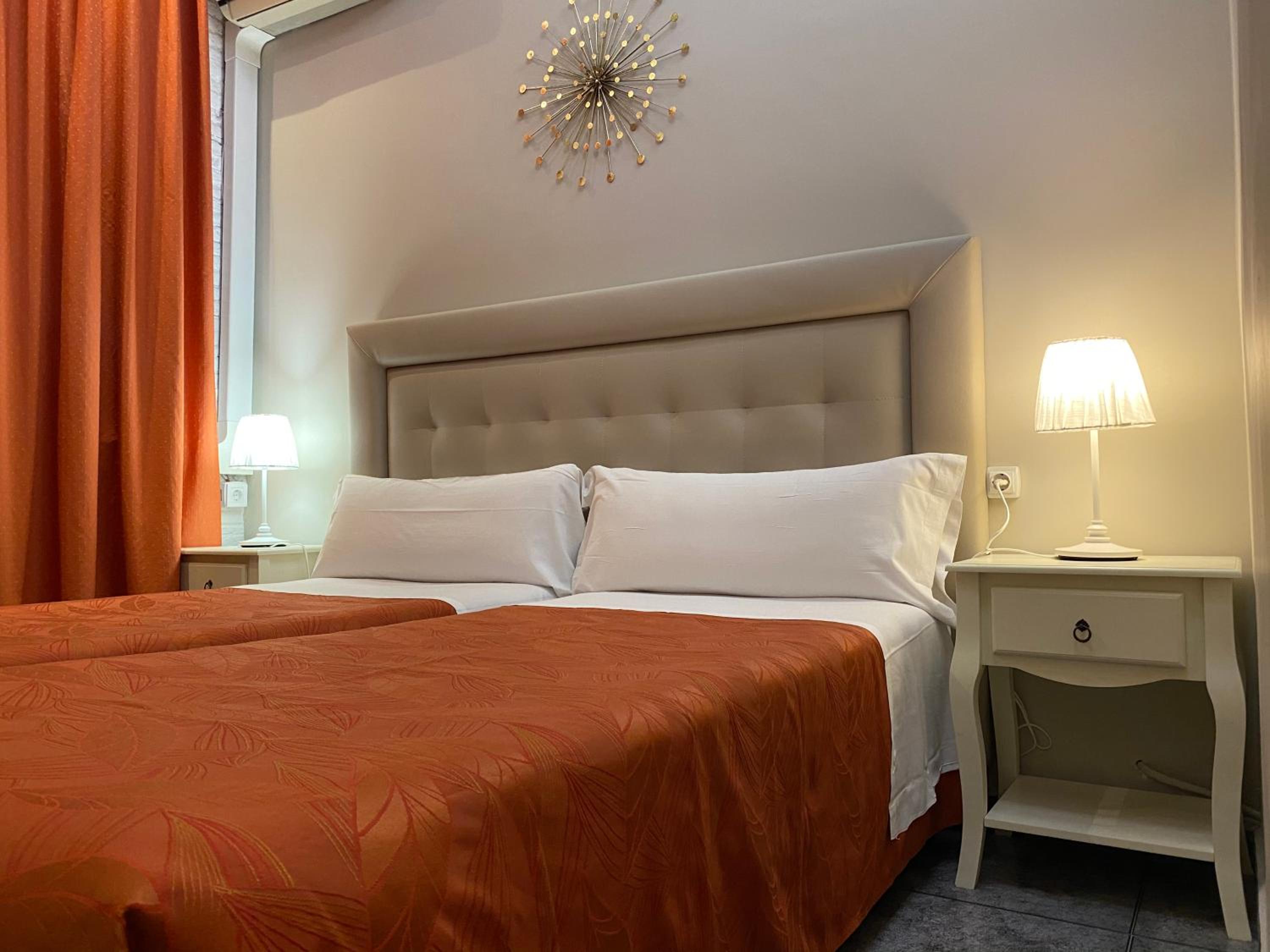 Double or Twin Room with Private Bathroom photo 3