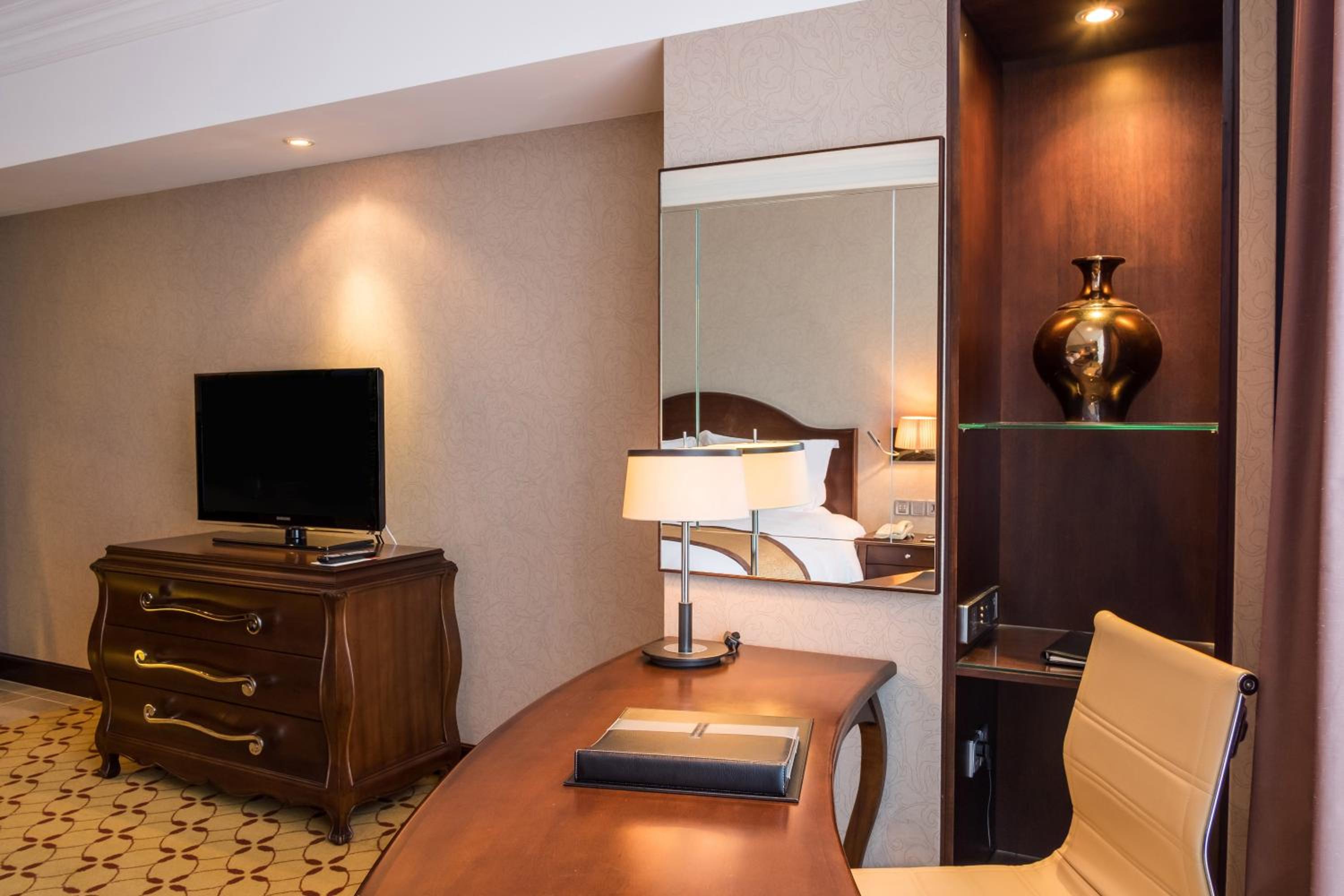 Club Deluxe Double or Twin Room photo 3