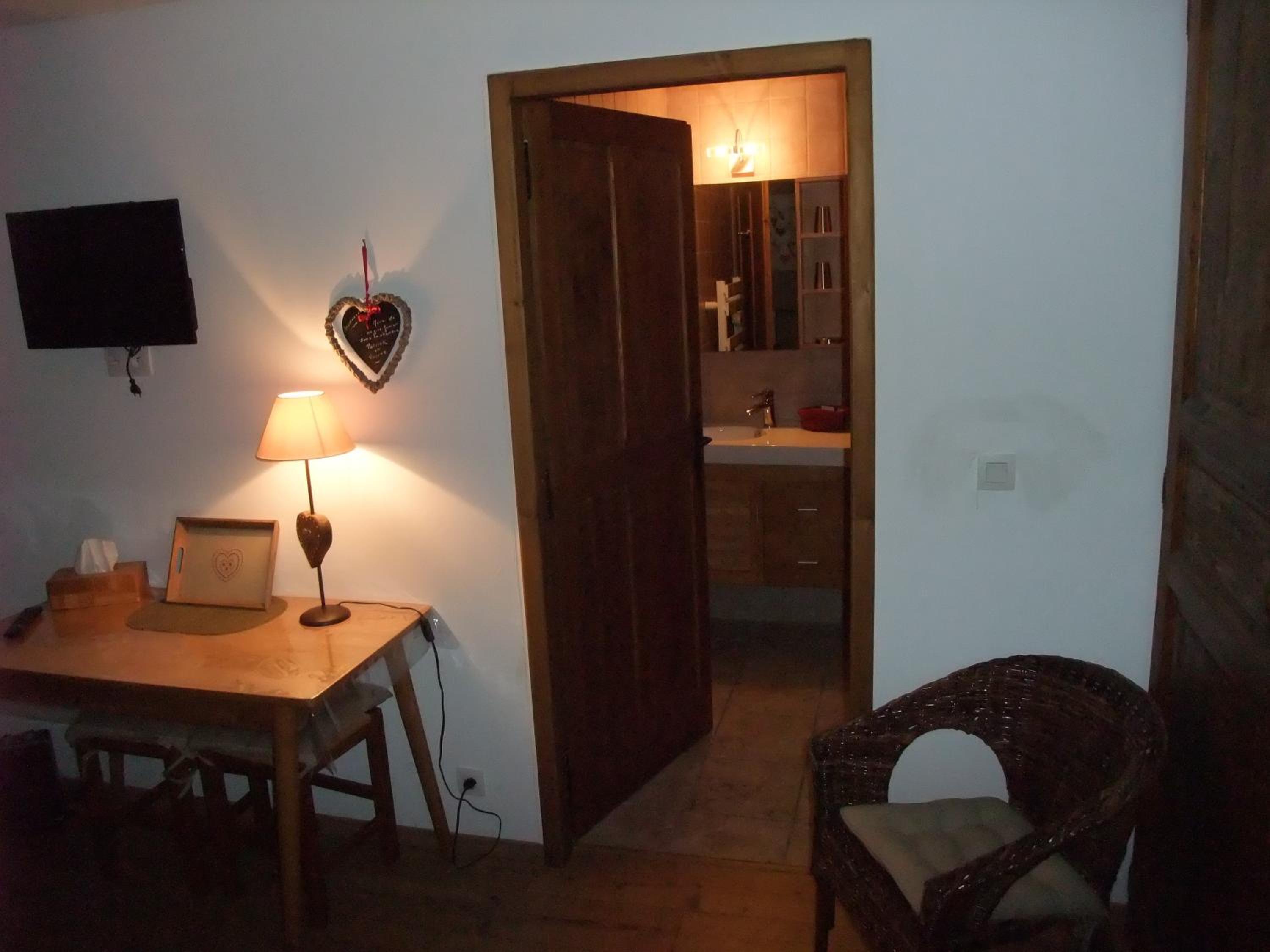 Double or Twin Room - Photo 9