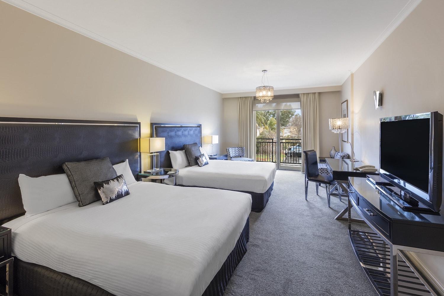 Executive Queen Room with Two Queen Beds photo 3