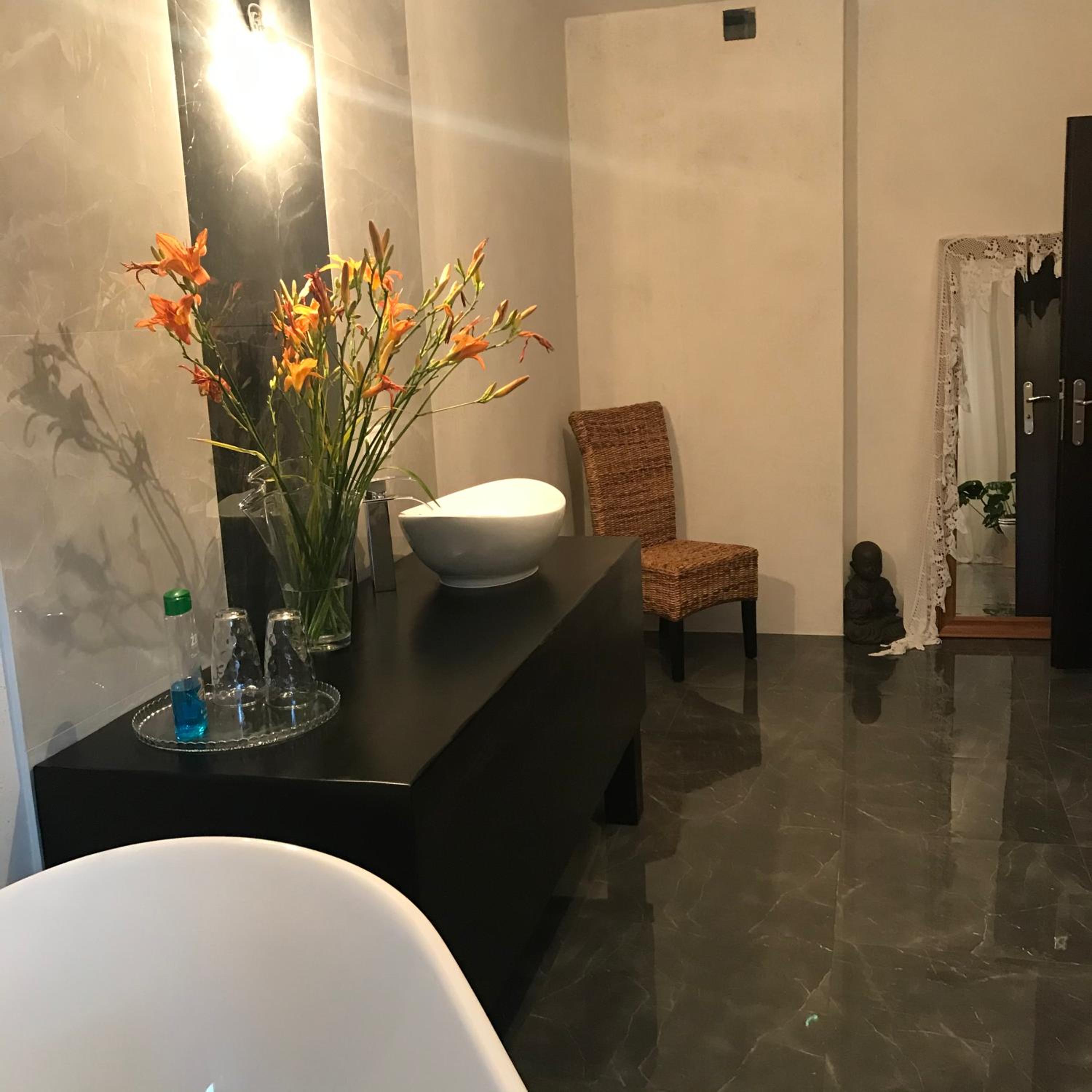 Large Twin Room - Photo 6