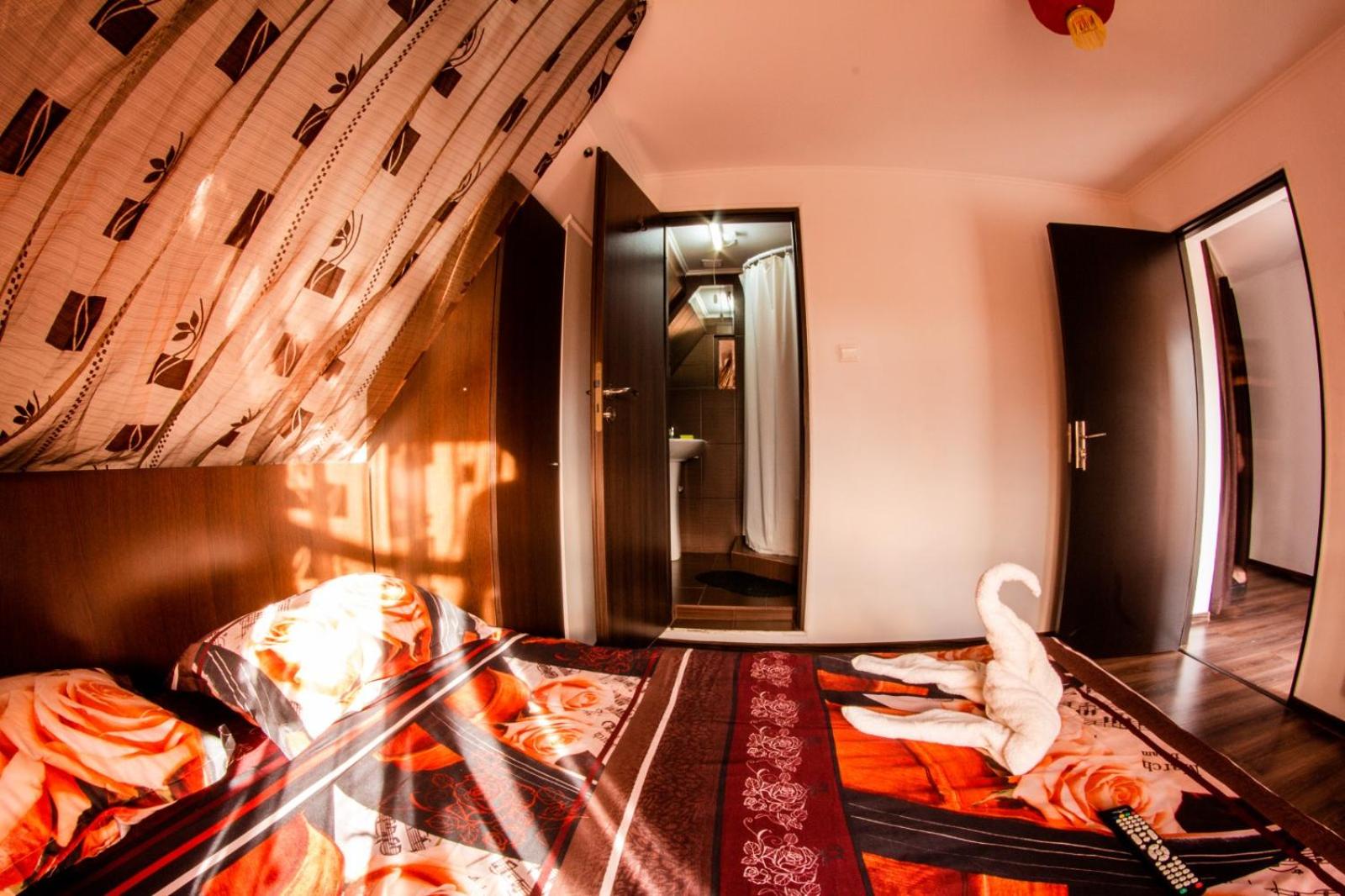 Double Room with Private Bathroom photo 3