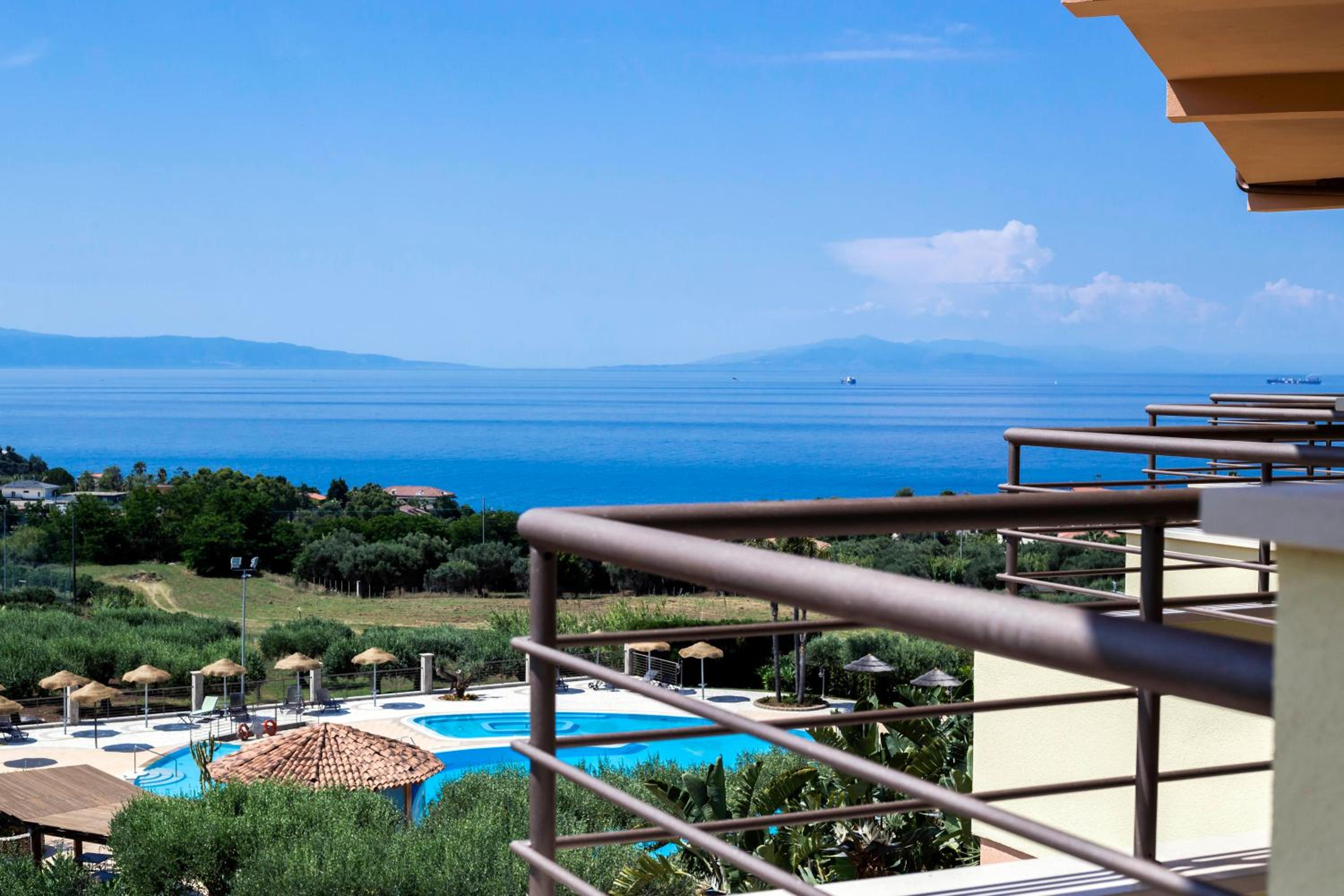 Superior Double or Twin Room with Sea View - Photo 2